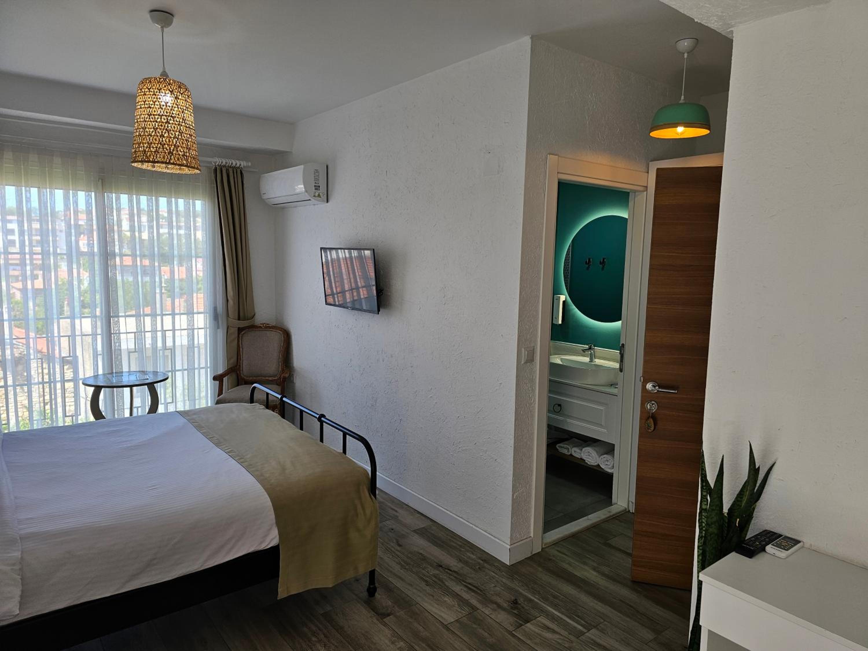 Double Room with Garden View - Photo 3