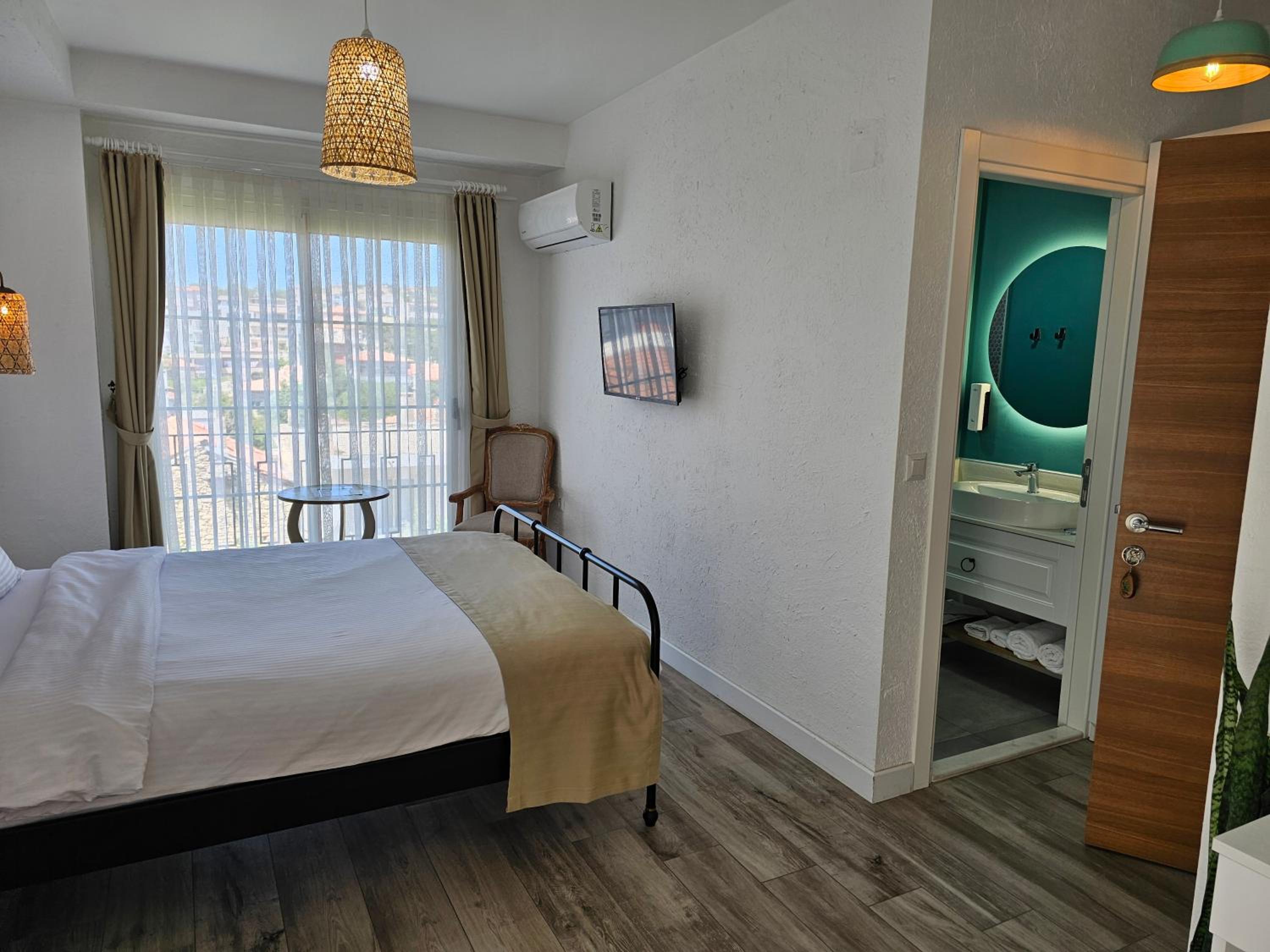 Double Room with Garden View - Photo 8