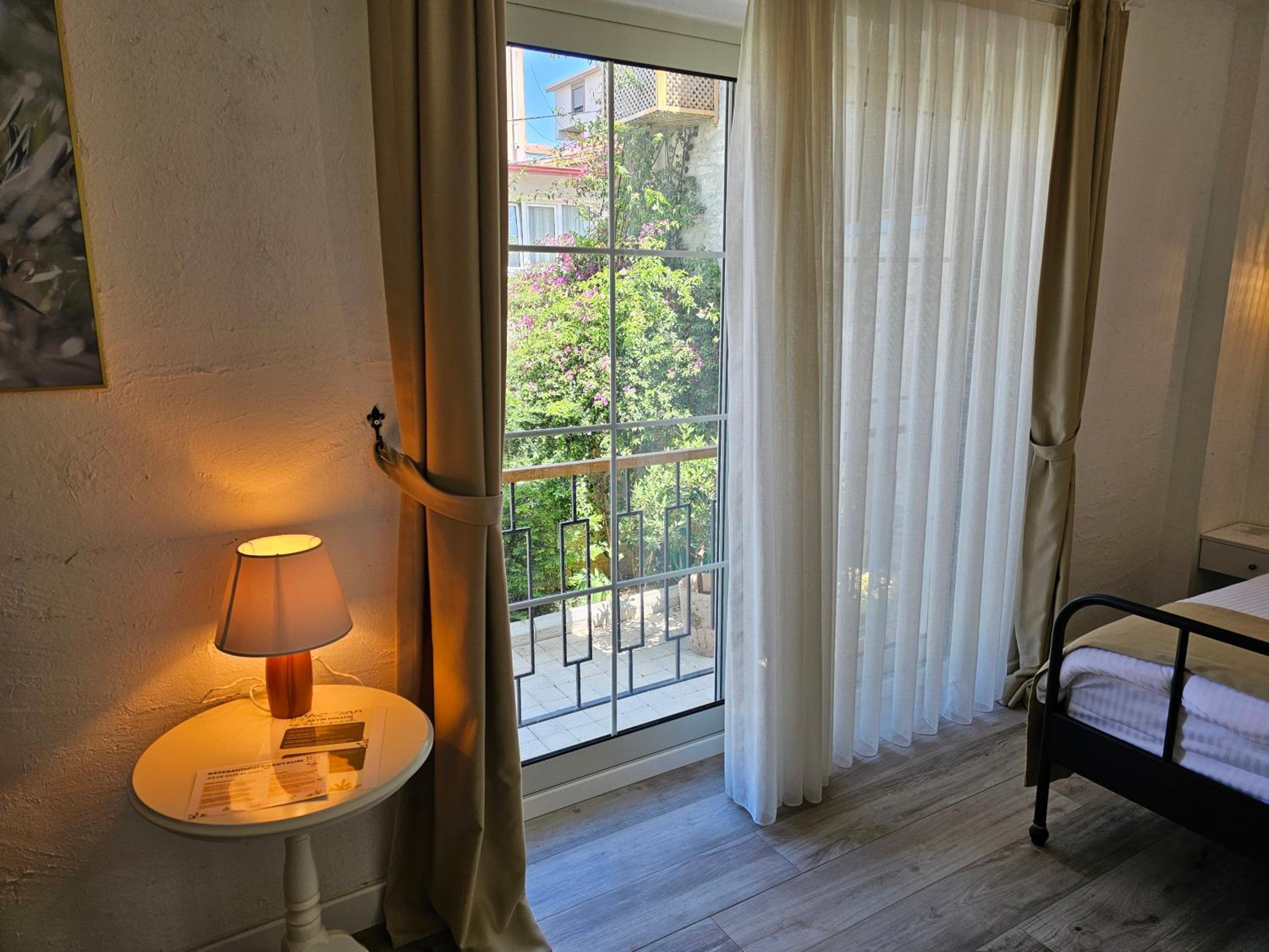 Double Room with Extra Bed - Photo 9