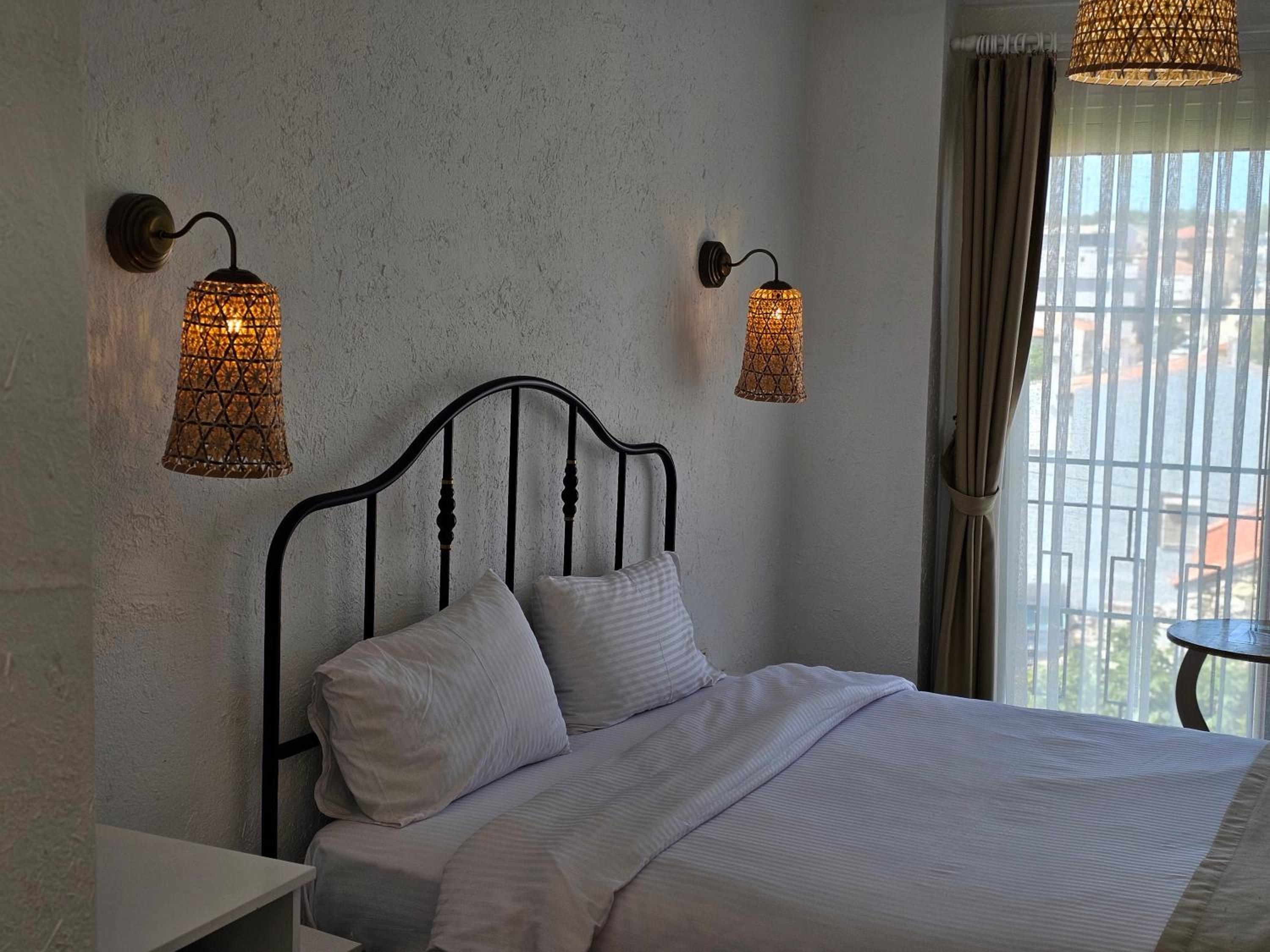 Double Room with Garden View - Photo 9