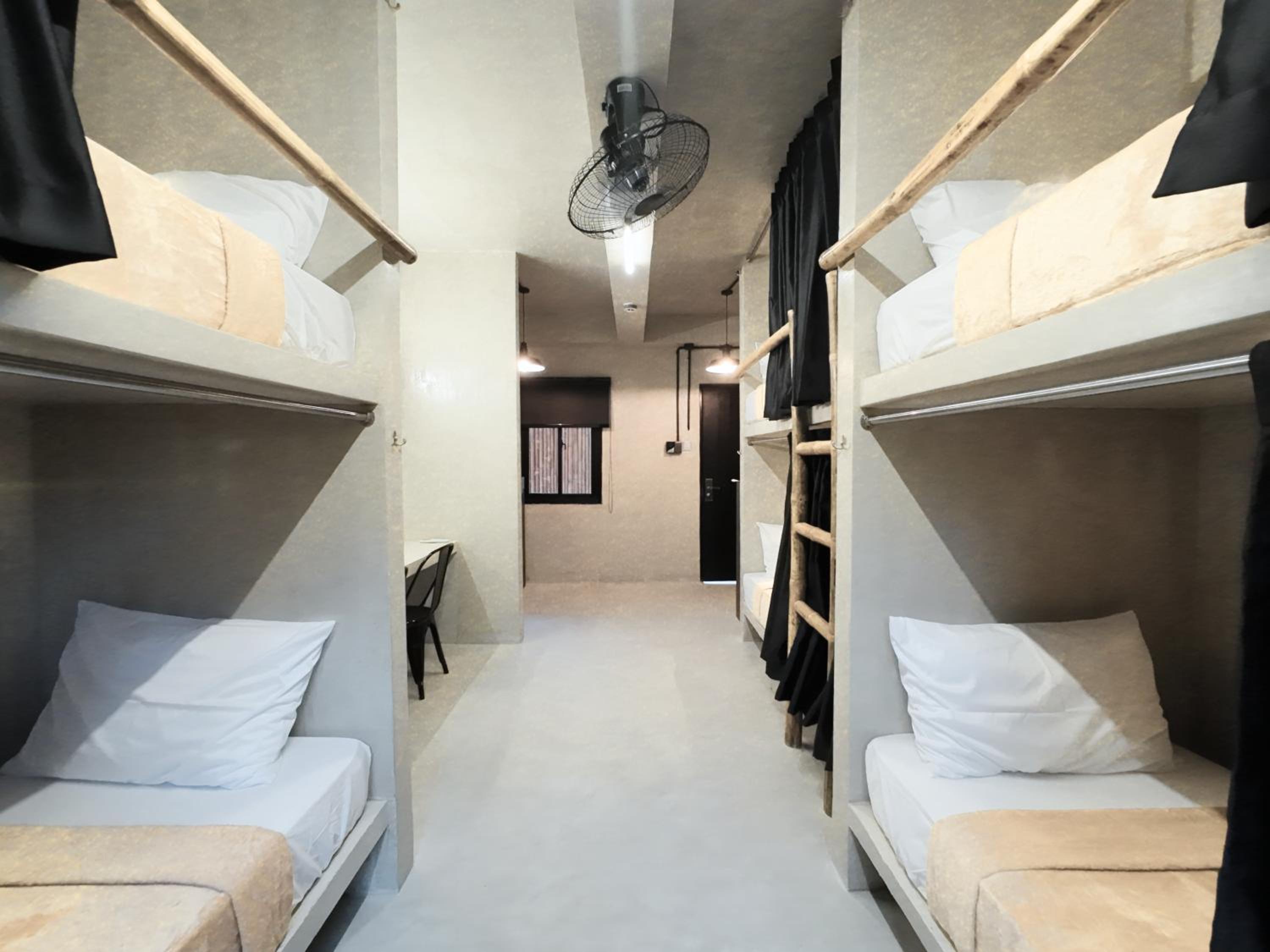 Bed in 6-Bed Mixed Dormitory Room photo 2