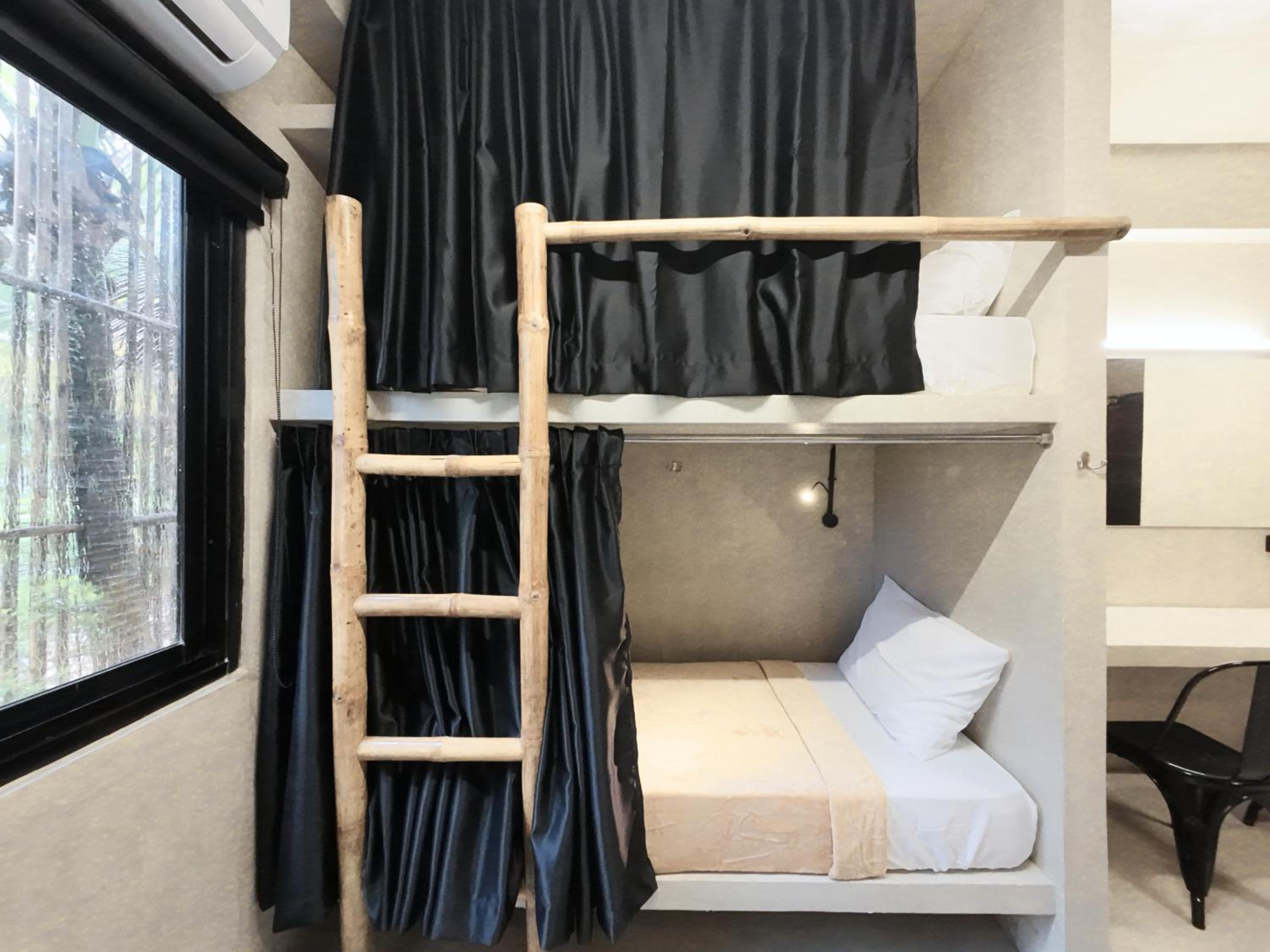 6-Bed Mixed Dormitory Room photo 3
