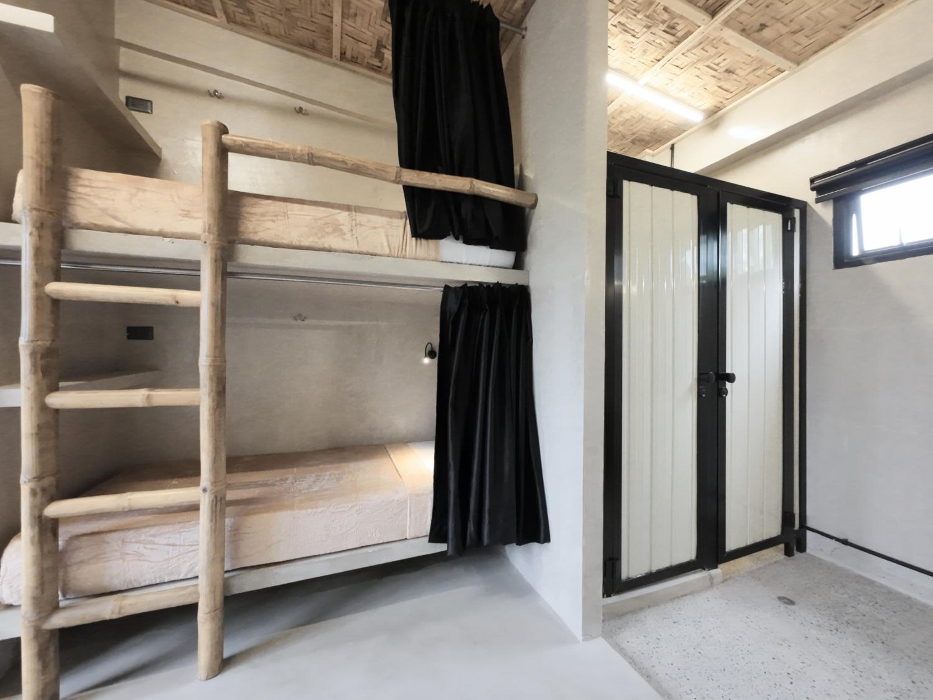 Single Bed in 4-Bed Dormitory Room photo 3