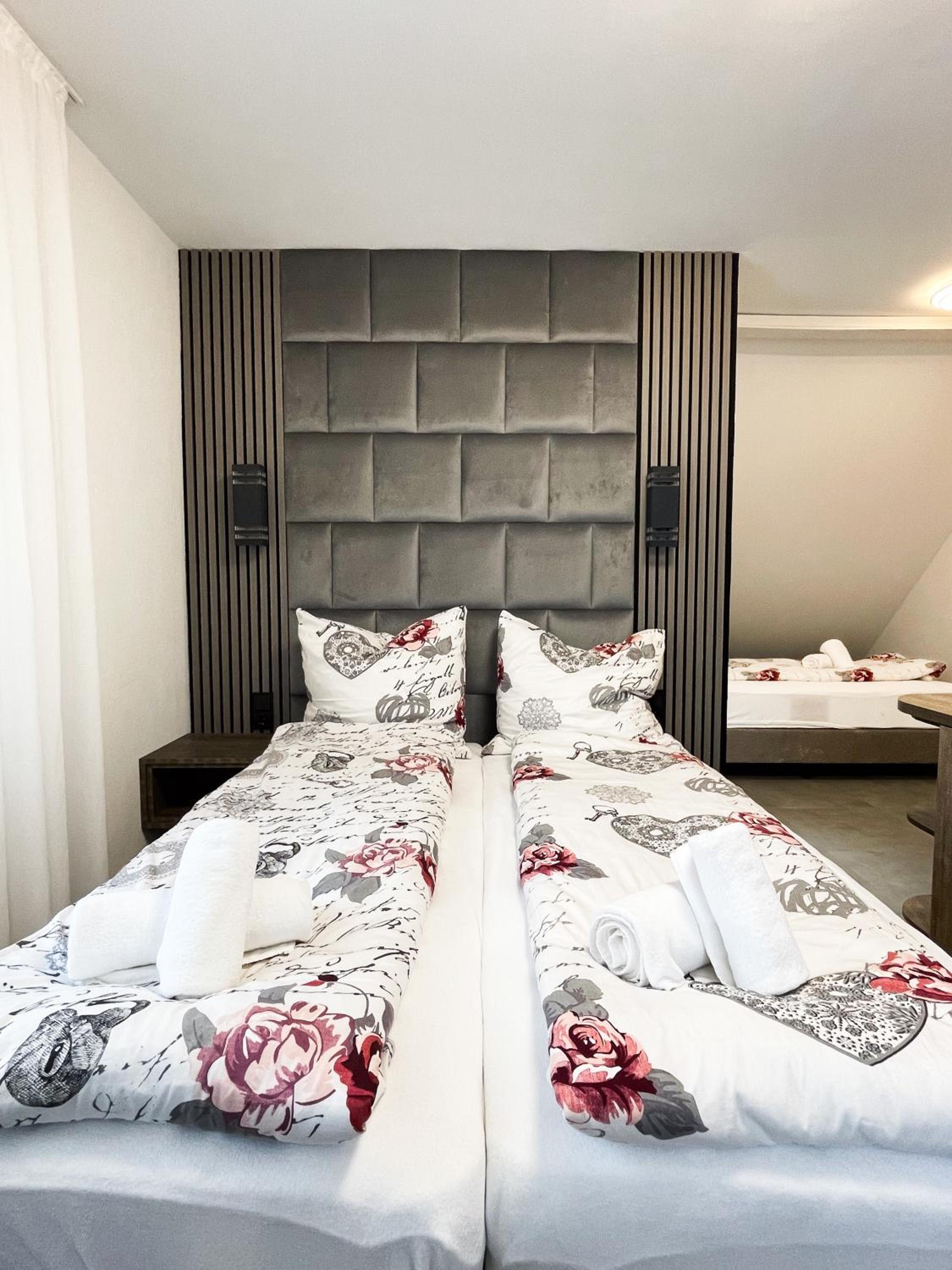 Triple Room with Private Bathroom photo 3