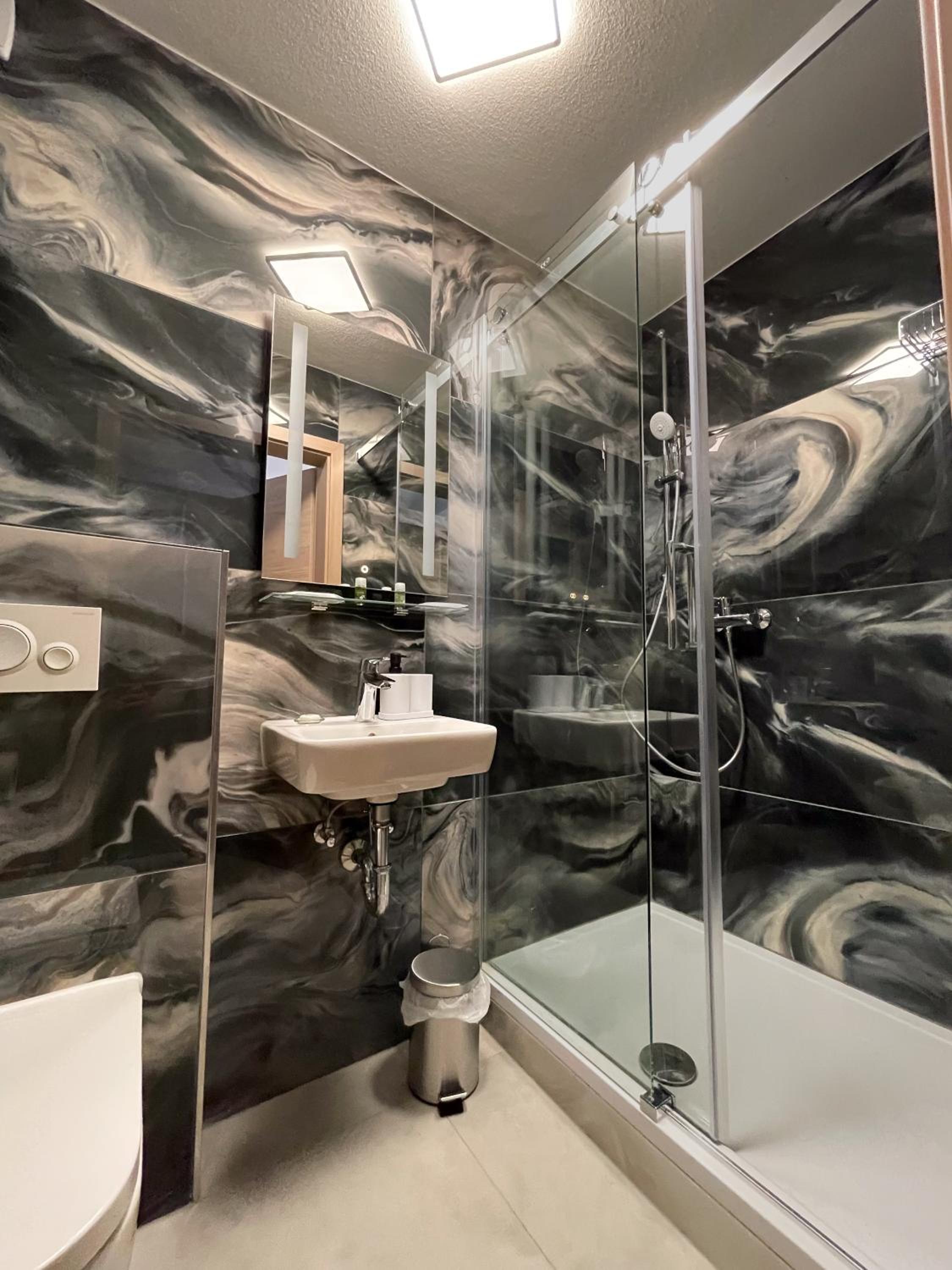 Single Room with Private Bathroom photo 2