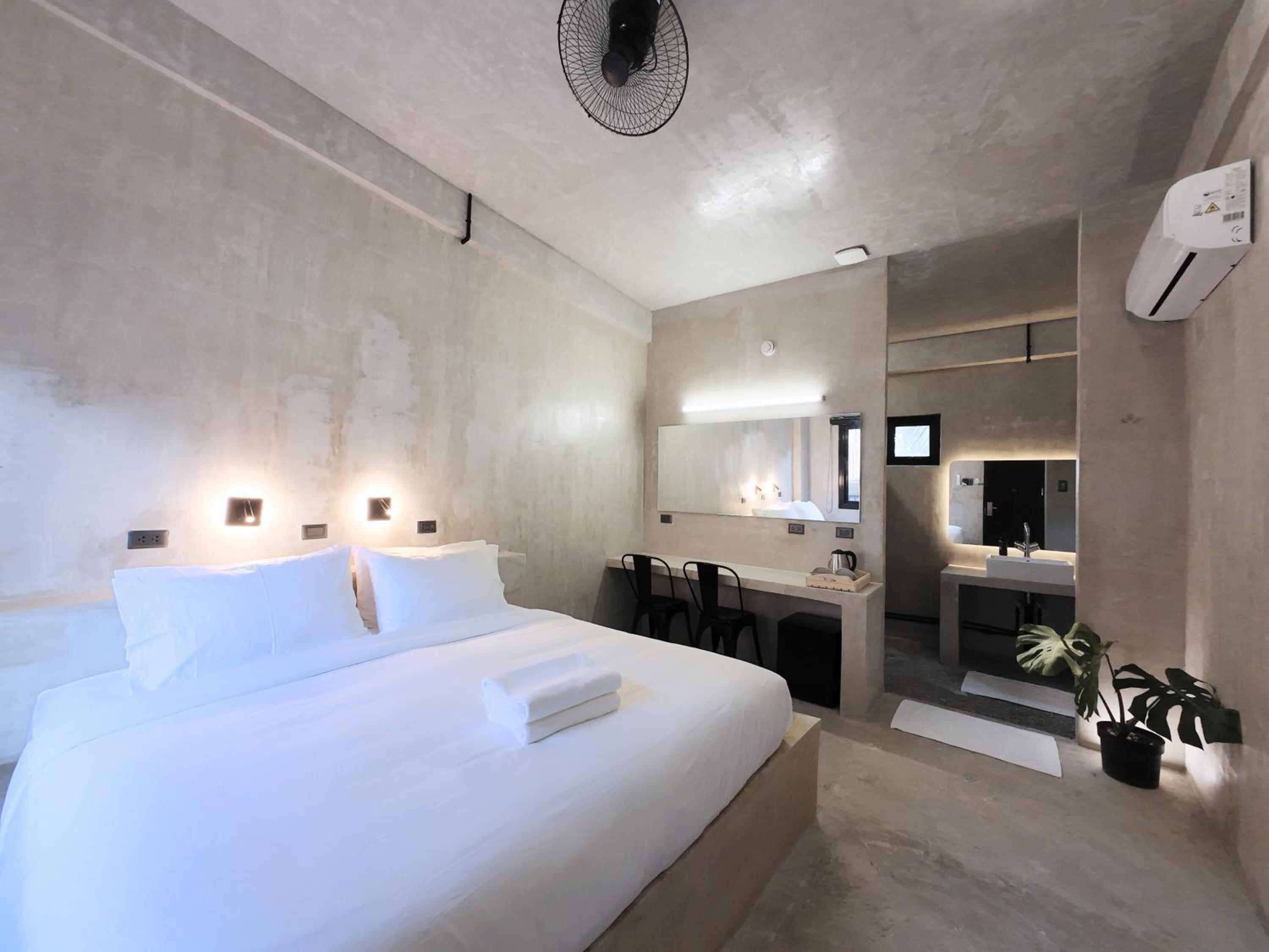 Double Room with Private Bathroom photo 1