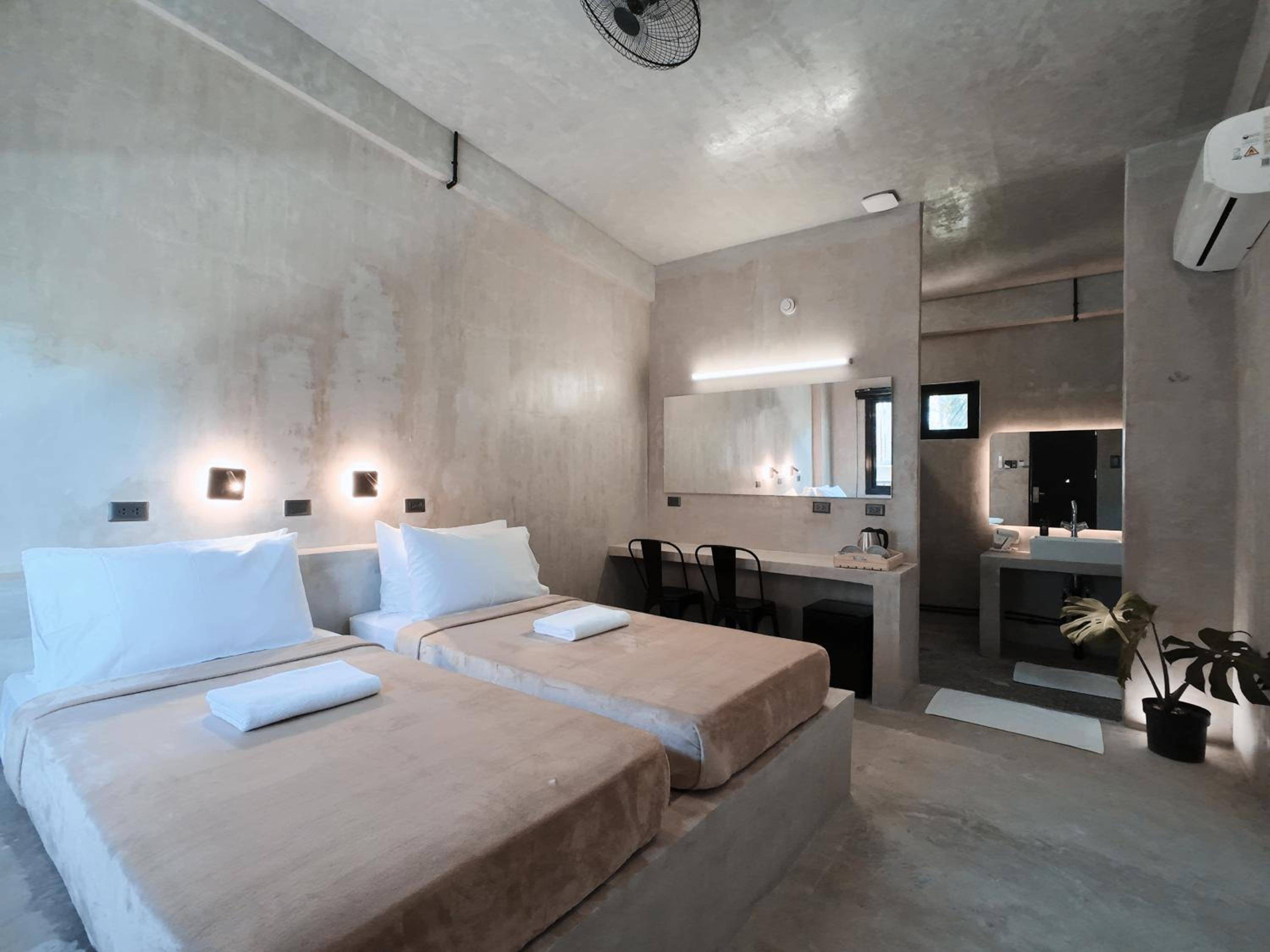 Double Room with Private Bathroom photo 2