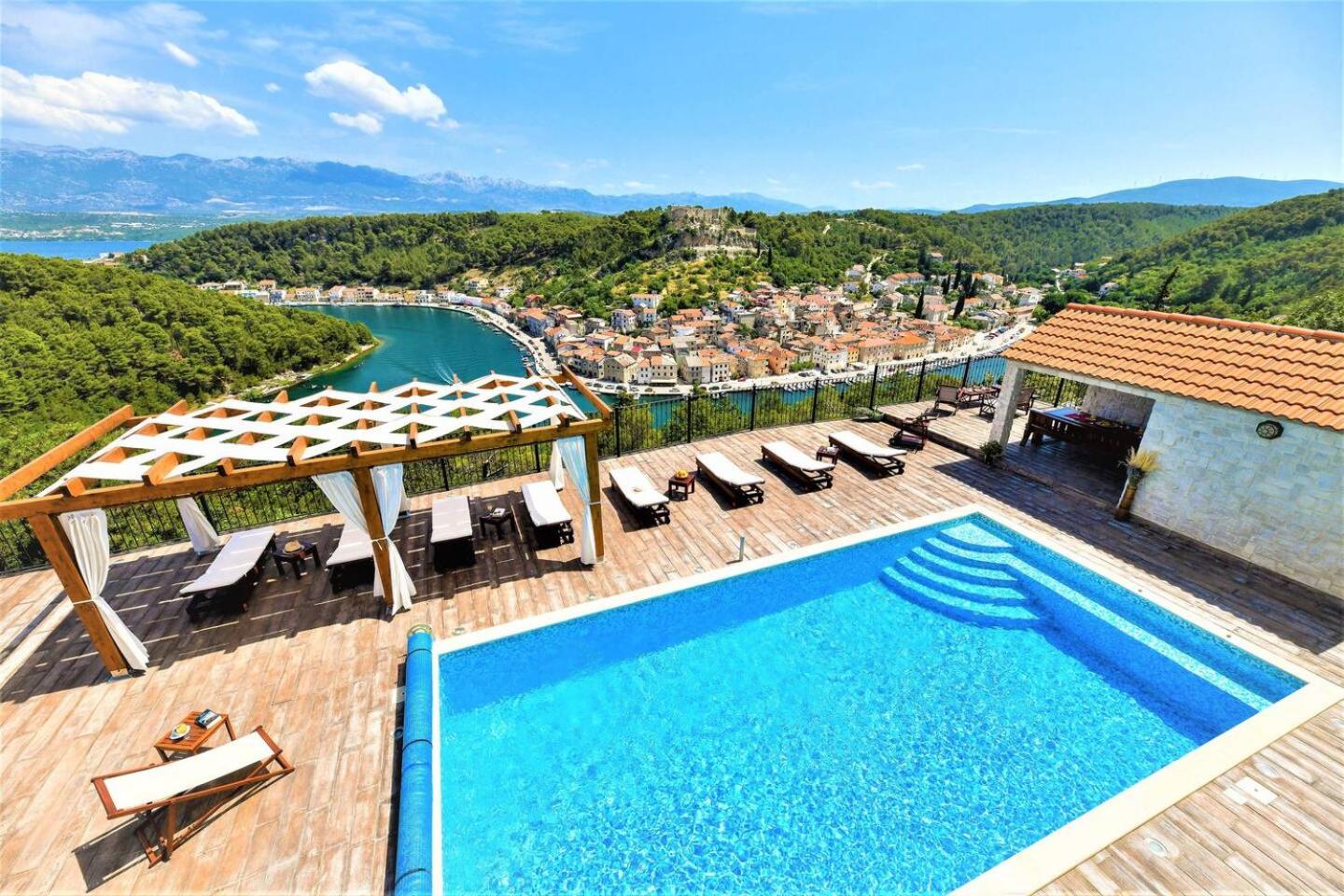One-Bedroom Apartment with Balcony