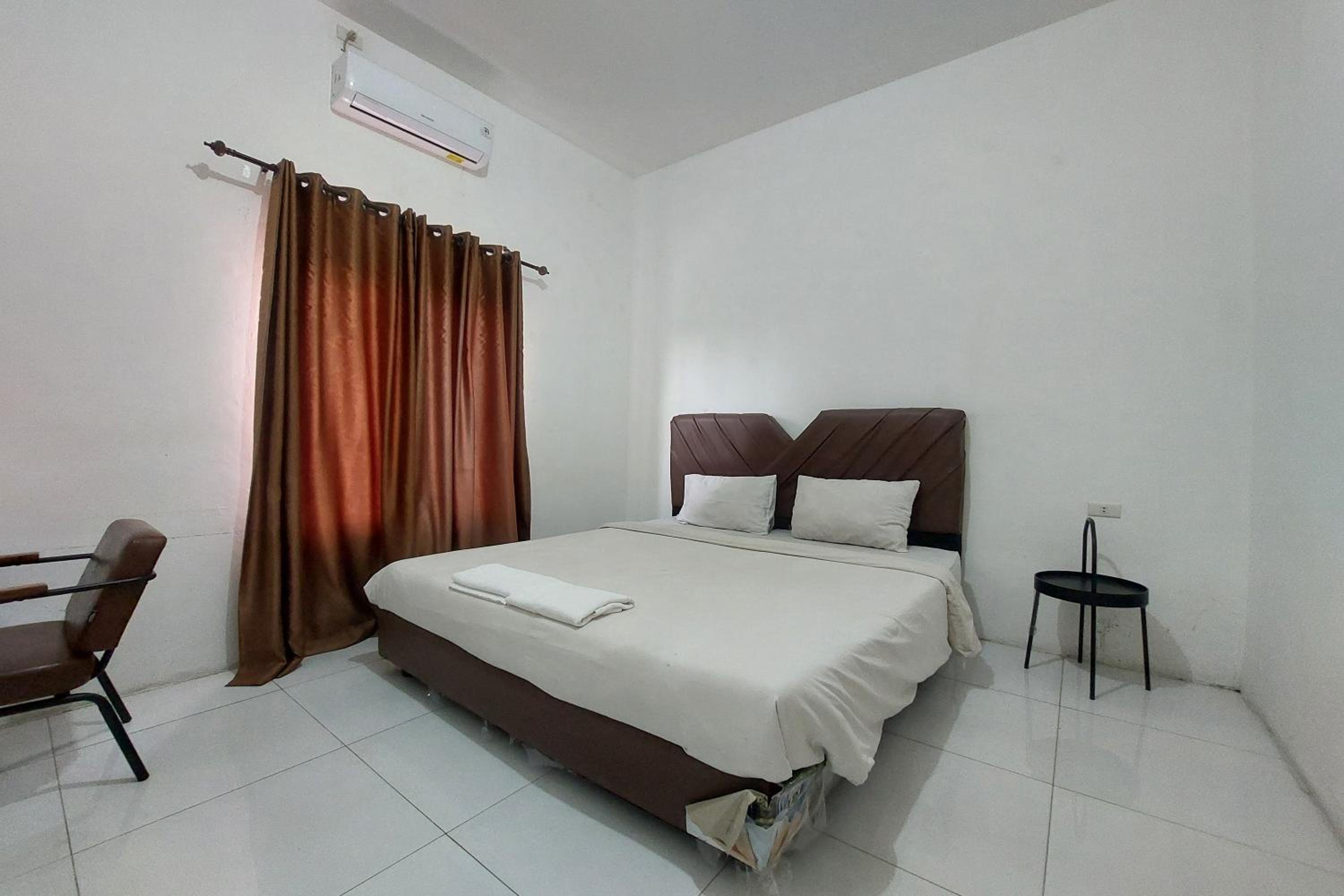 Deluxe King Room photo 1