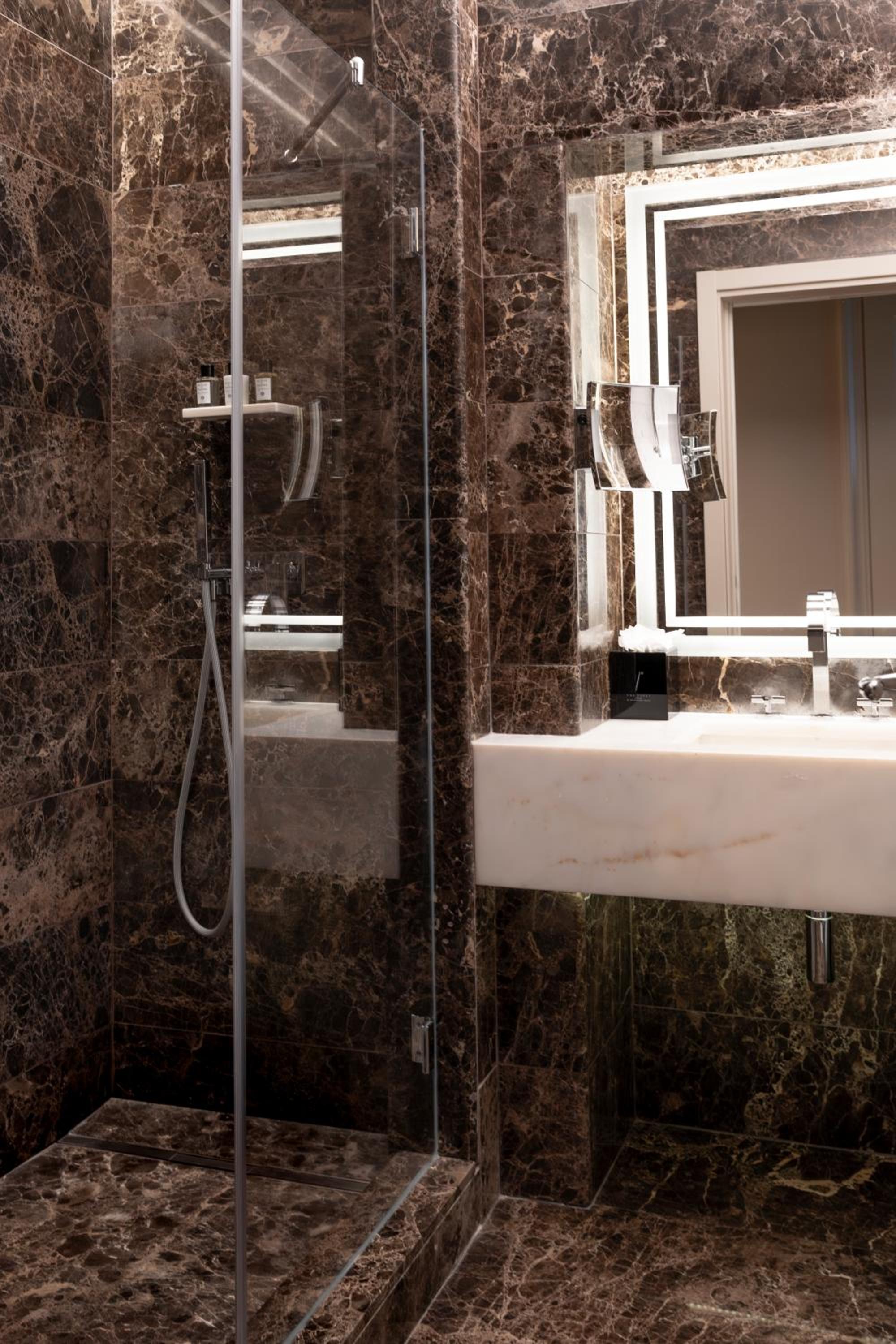 Prestige Double Room with One Double Bed and 2 Adults Occupancy (Non Smoking) thumbnail 5