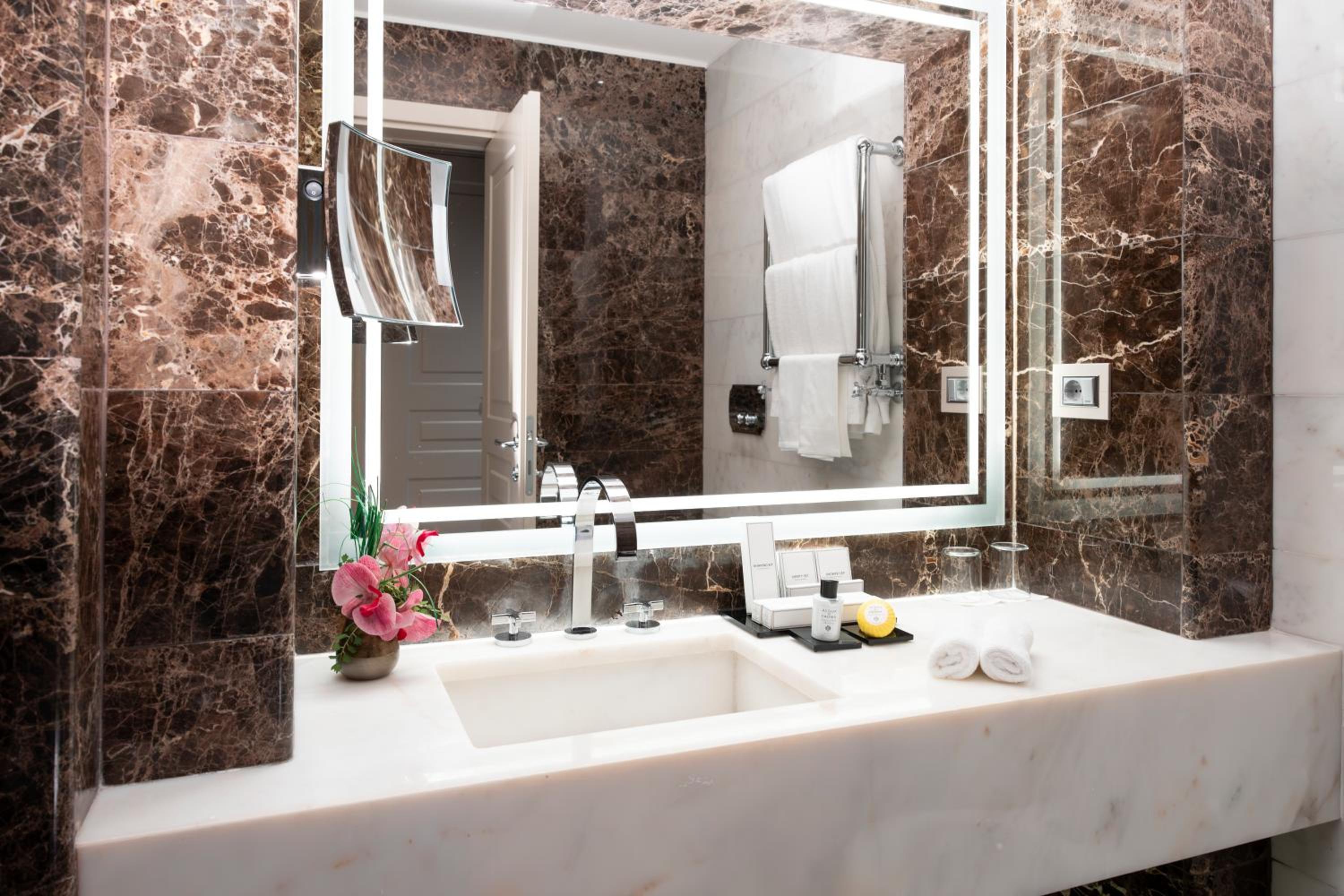 Prestige Double Room with One Double Bed and 2 Adults Occupancy (Non Smoking)