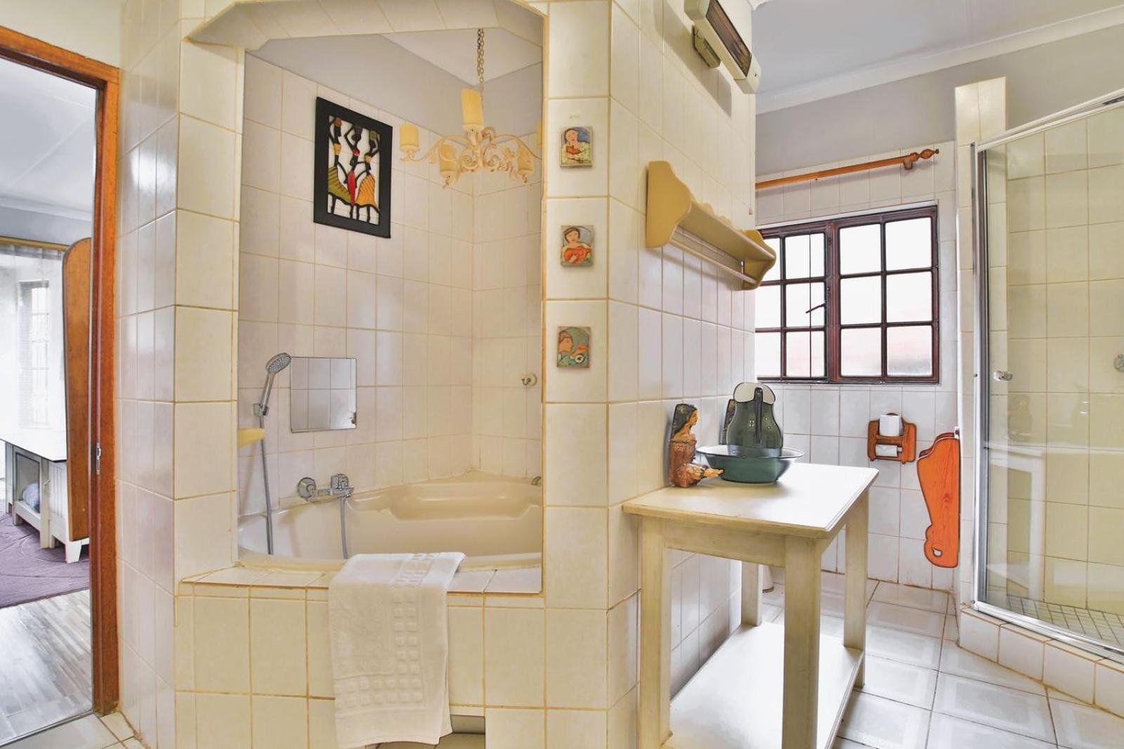 Honeymoon Suite - Photo 6
