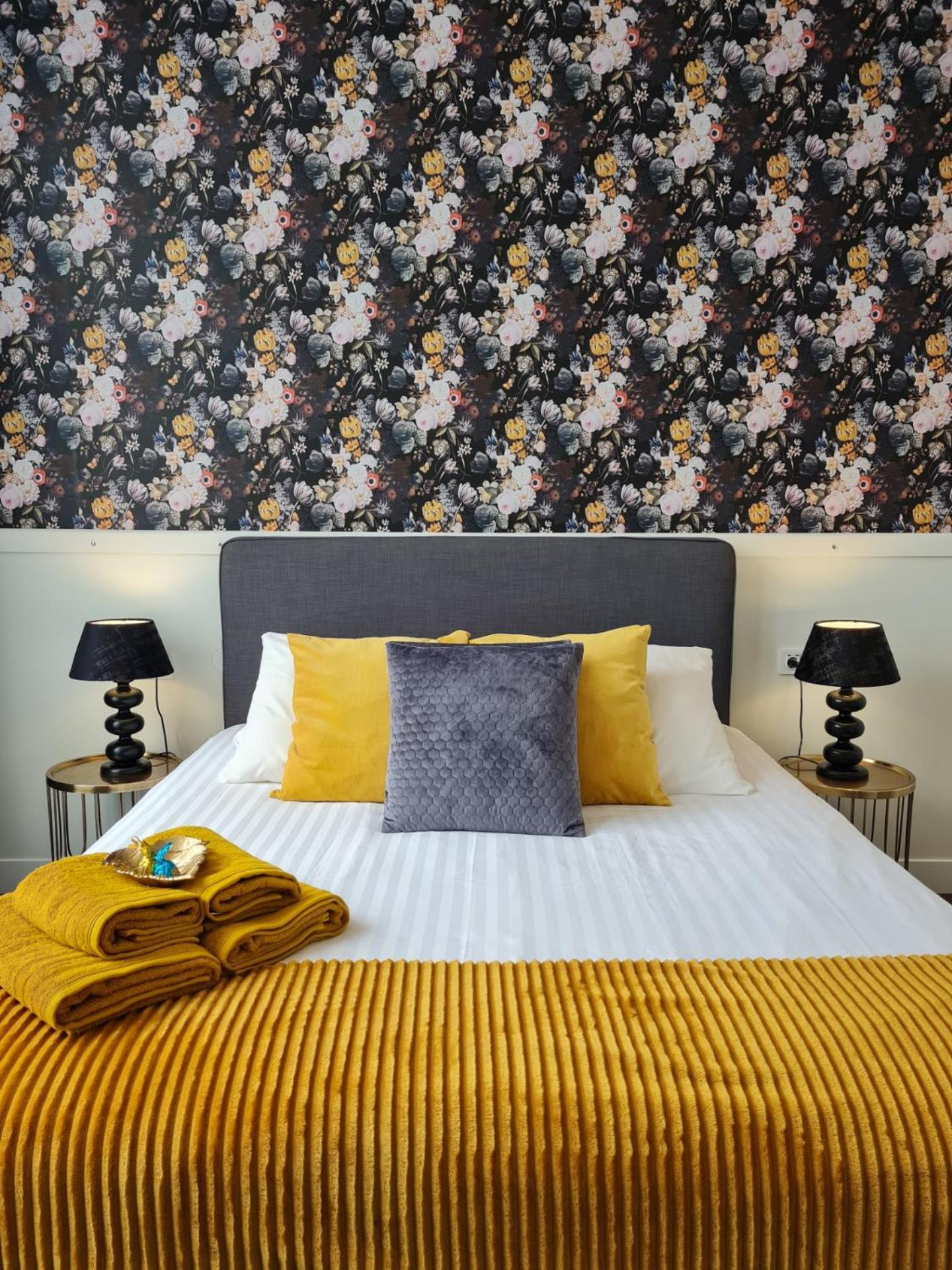 Deluxe Double Room with Balcony - Photo 1
