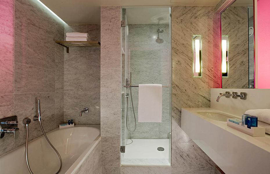 Junior Queen Suite - Photo 2