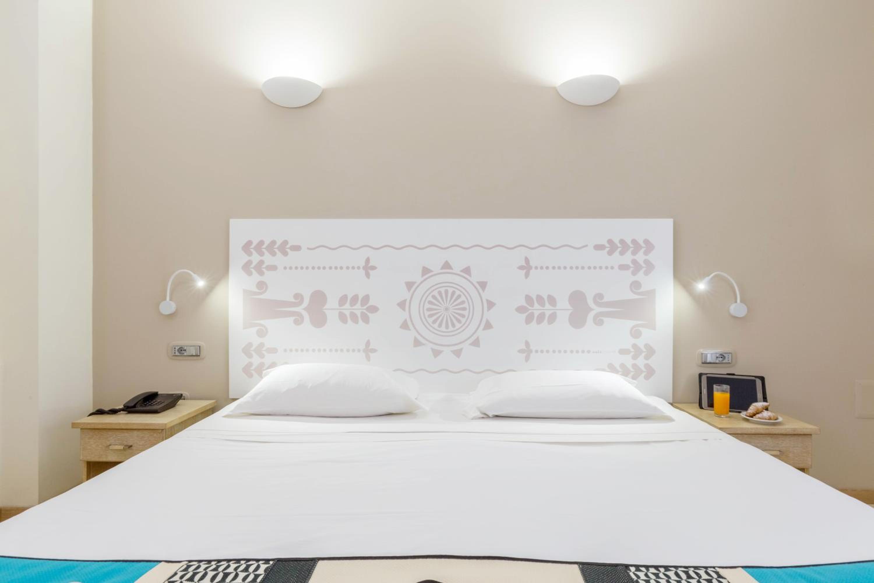 Double or Twin Room - Photo 4