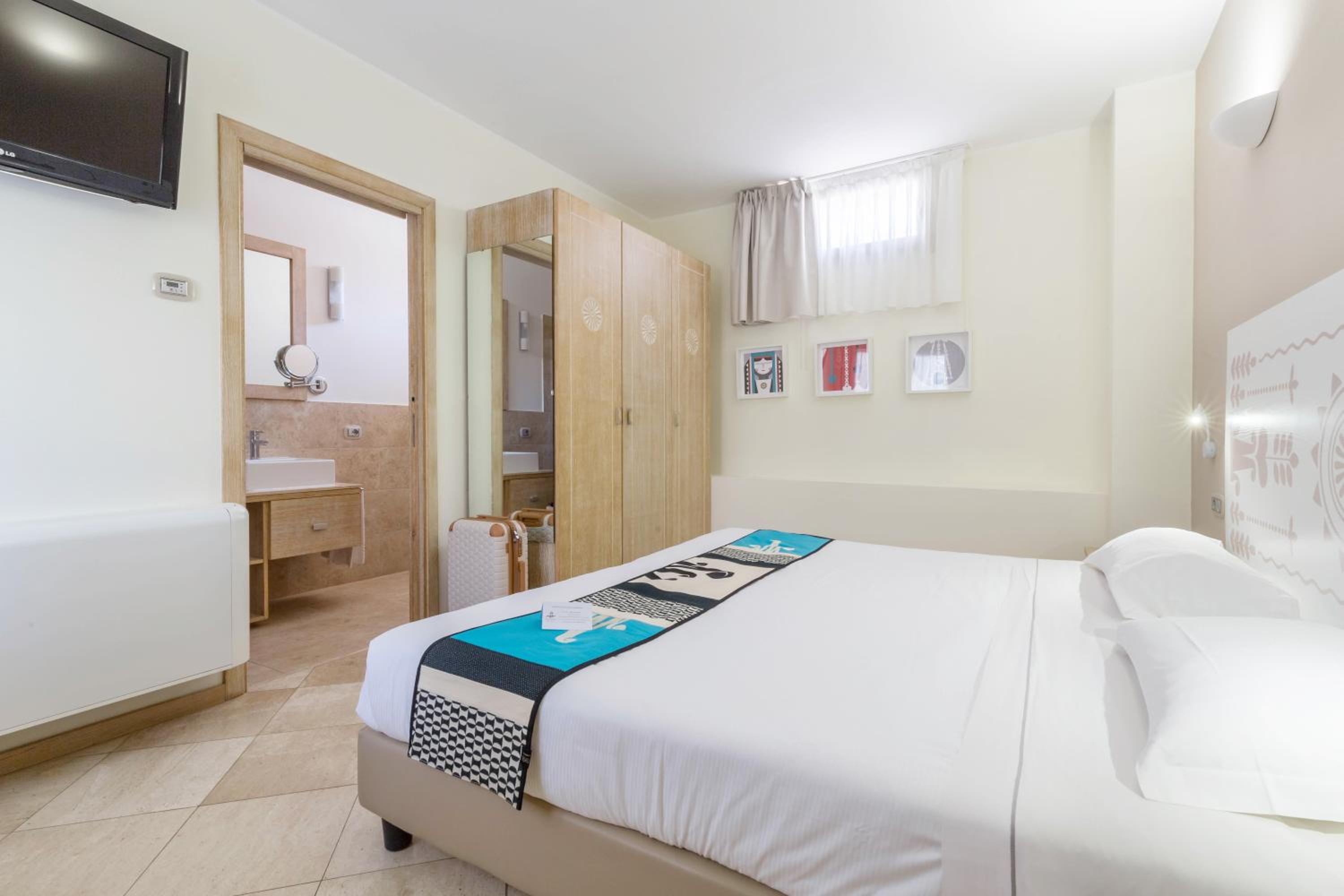 Double or Twin Room - Photo 3