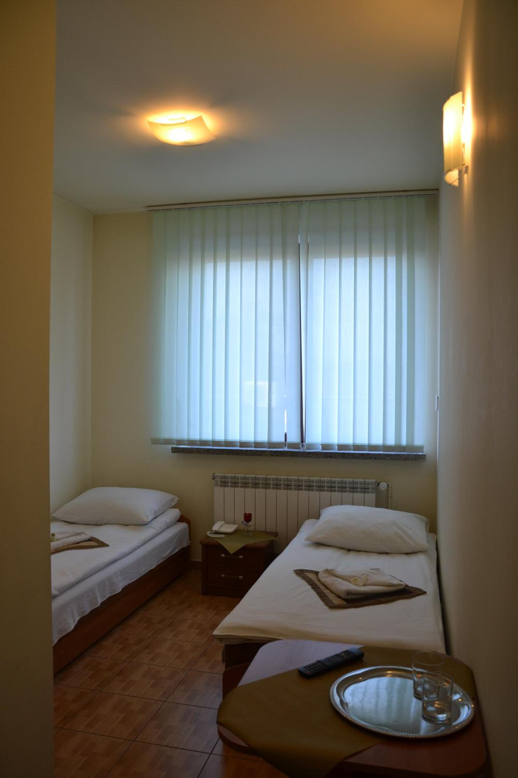 Budget Twin Room photo 2