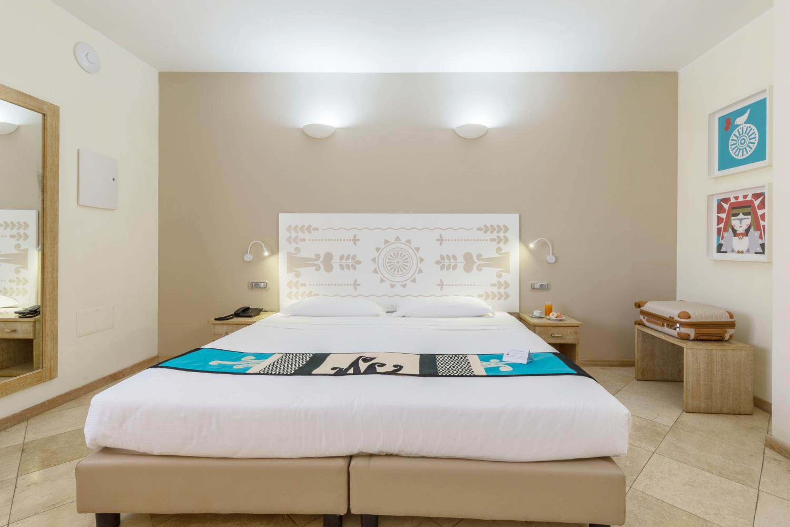 Double or Twin Room - Photo 8