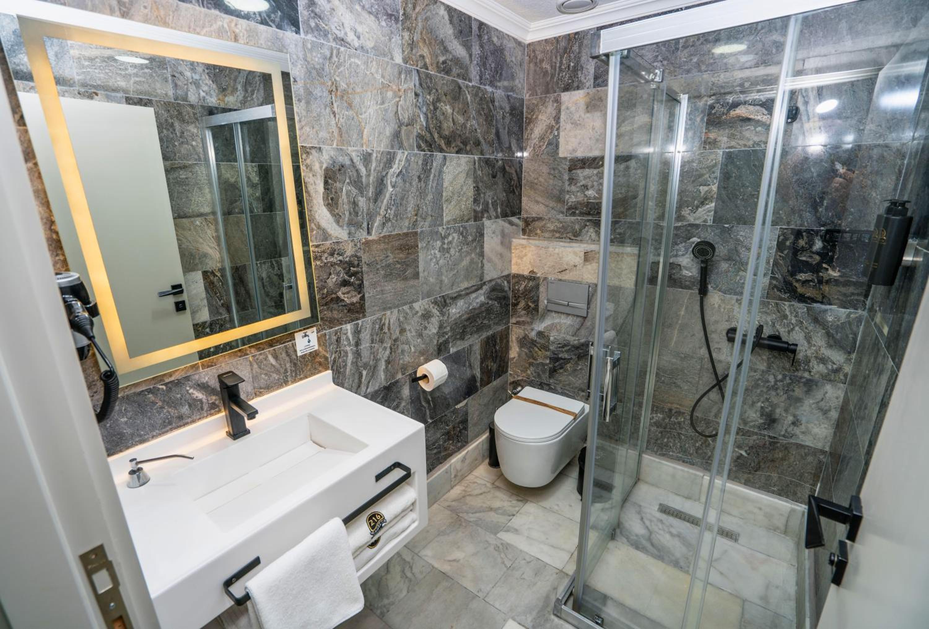 Standard Twin Room - Photo 3