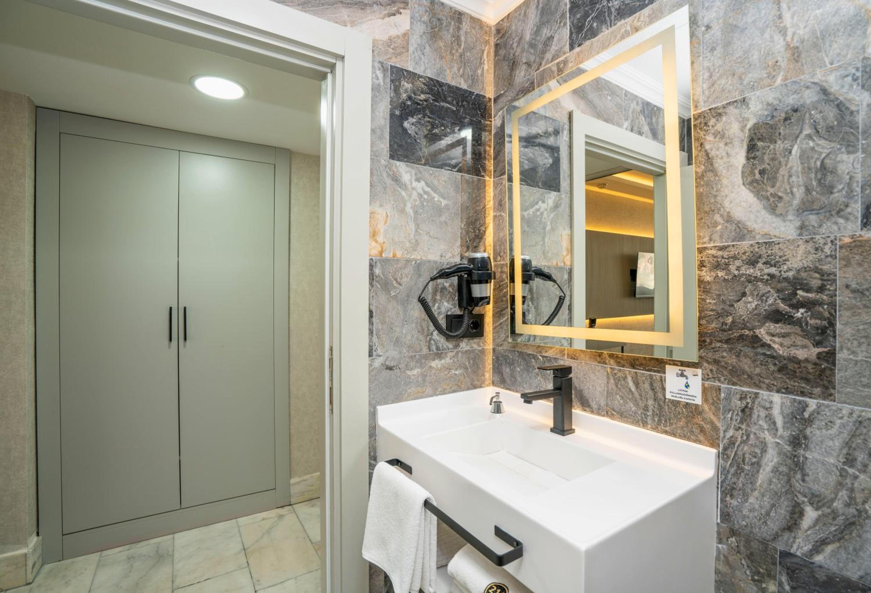 Standard Twin Room - Photo 2