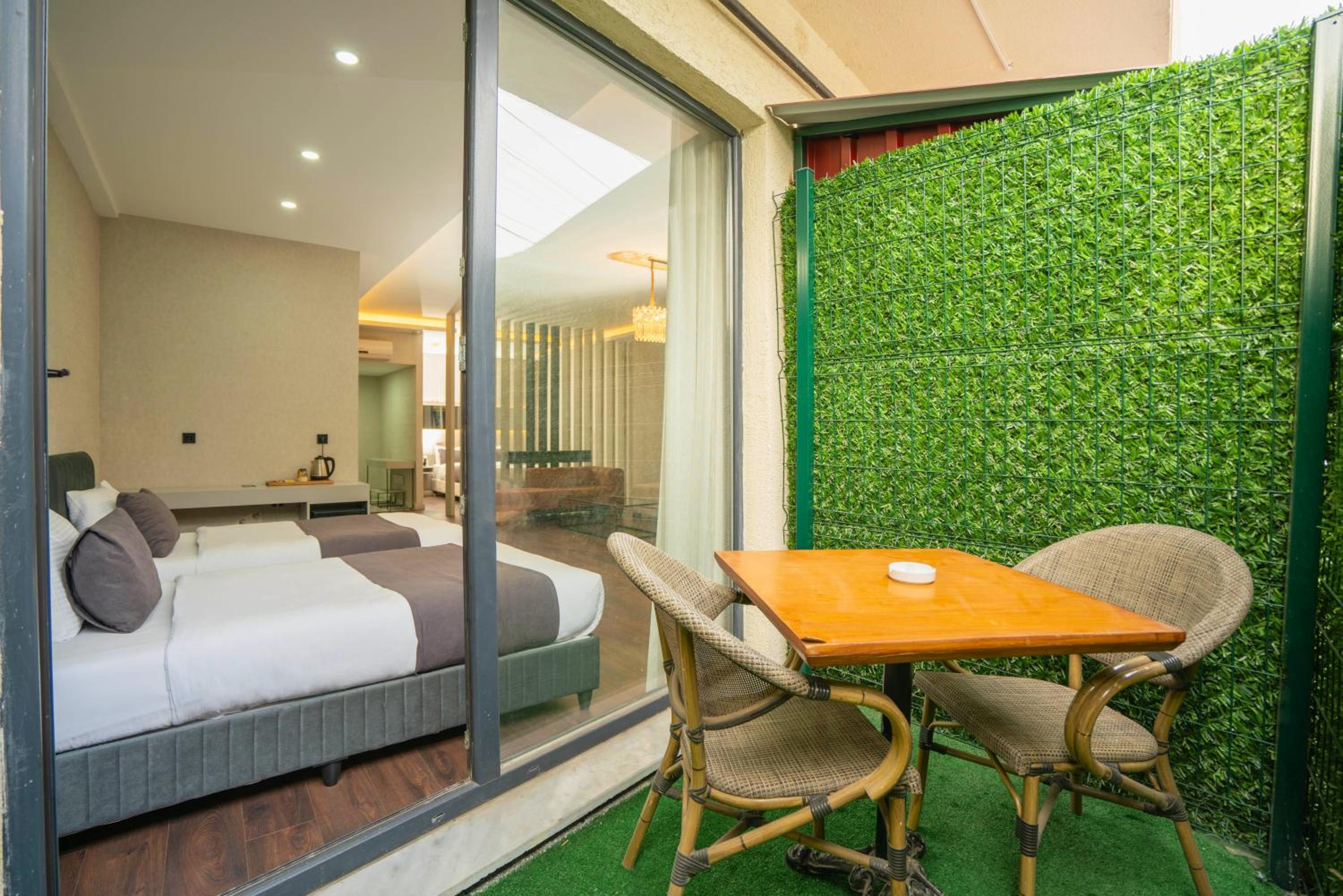 Superior Quadruple Room - Photo 10