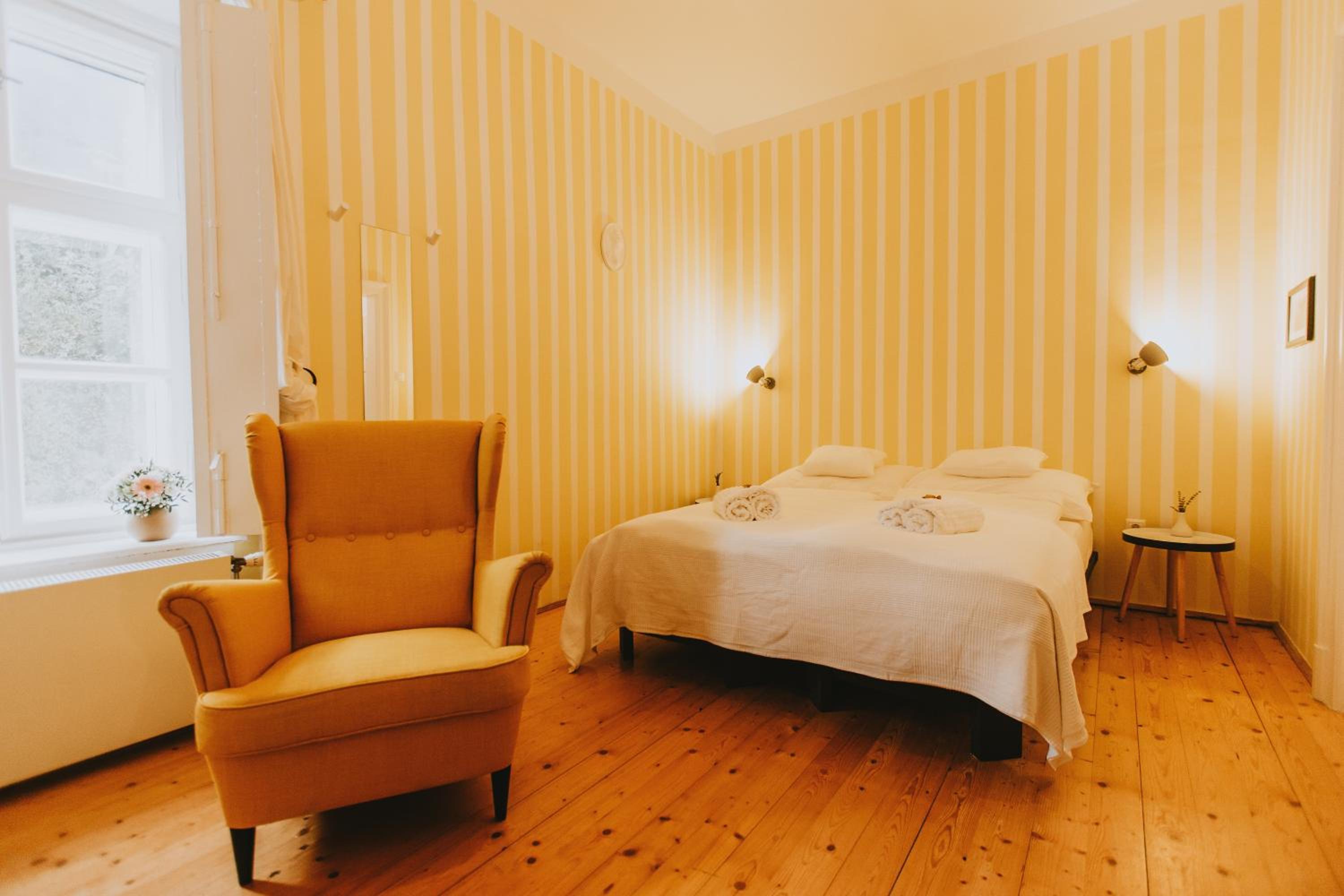 Standard Queen Room - Photo 1