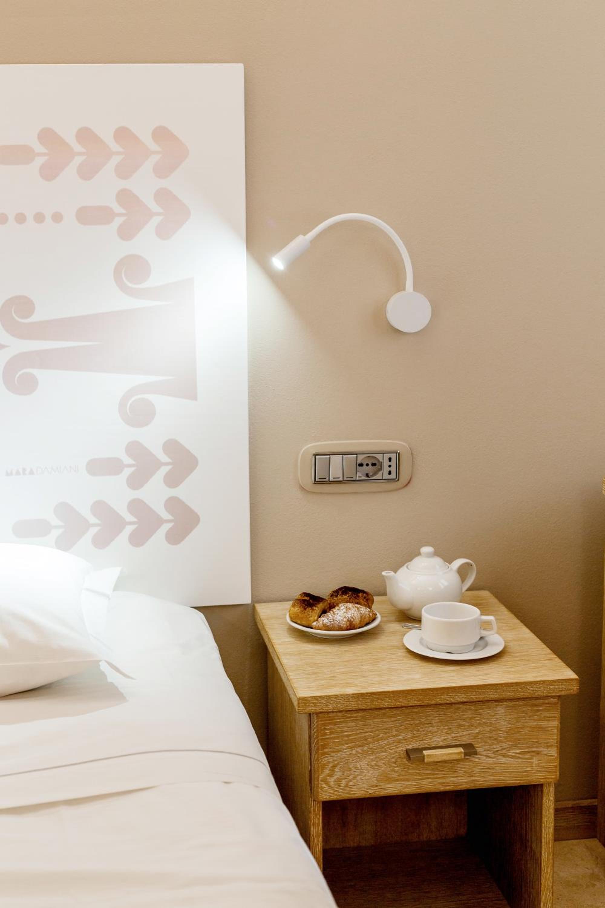 Double or Twin Room - Photo 6