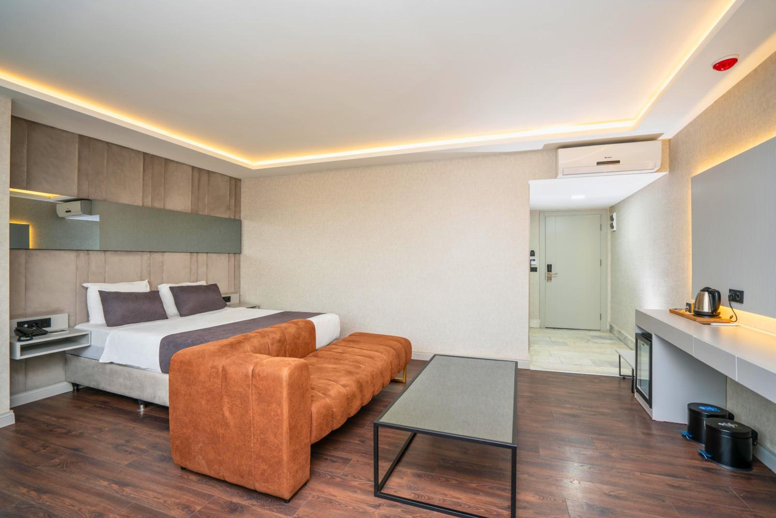 Deluxe Double Room - Photo 9