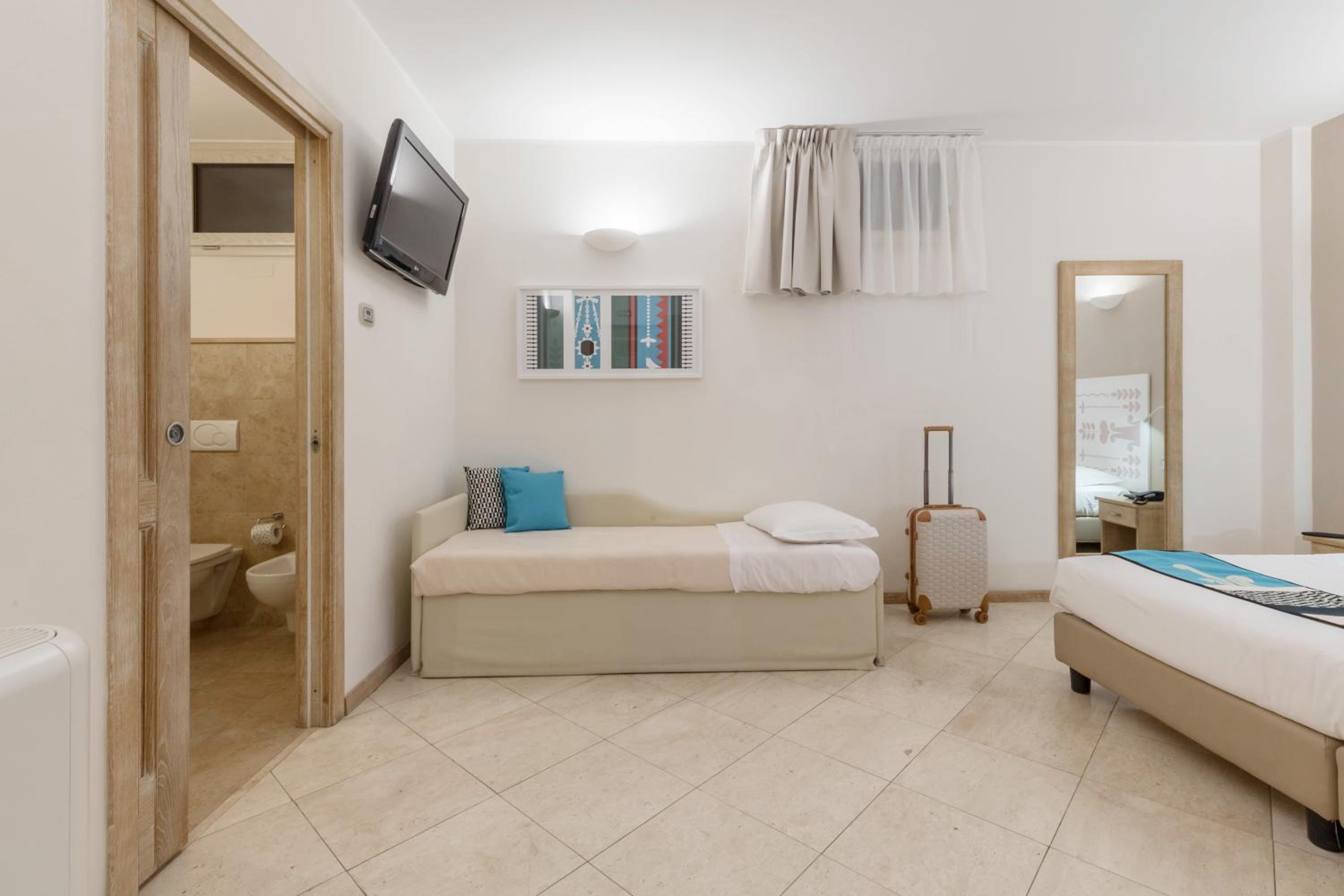 Triple Room - Photo 6