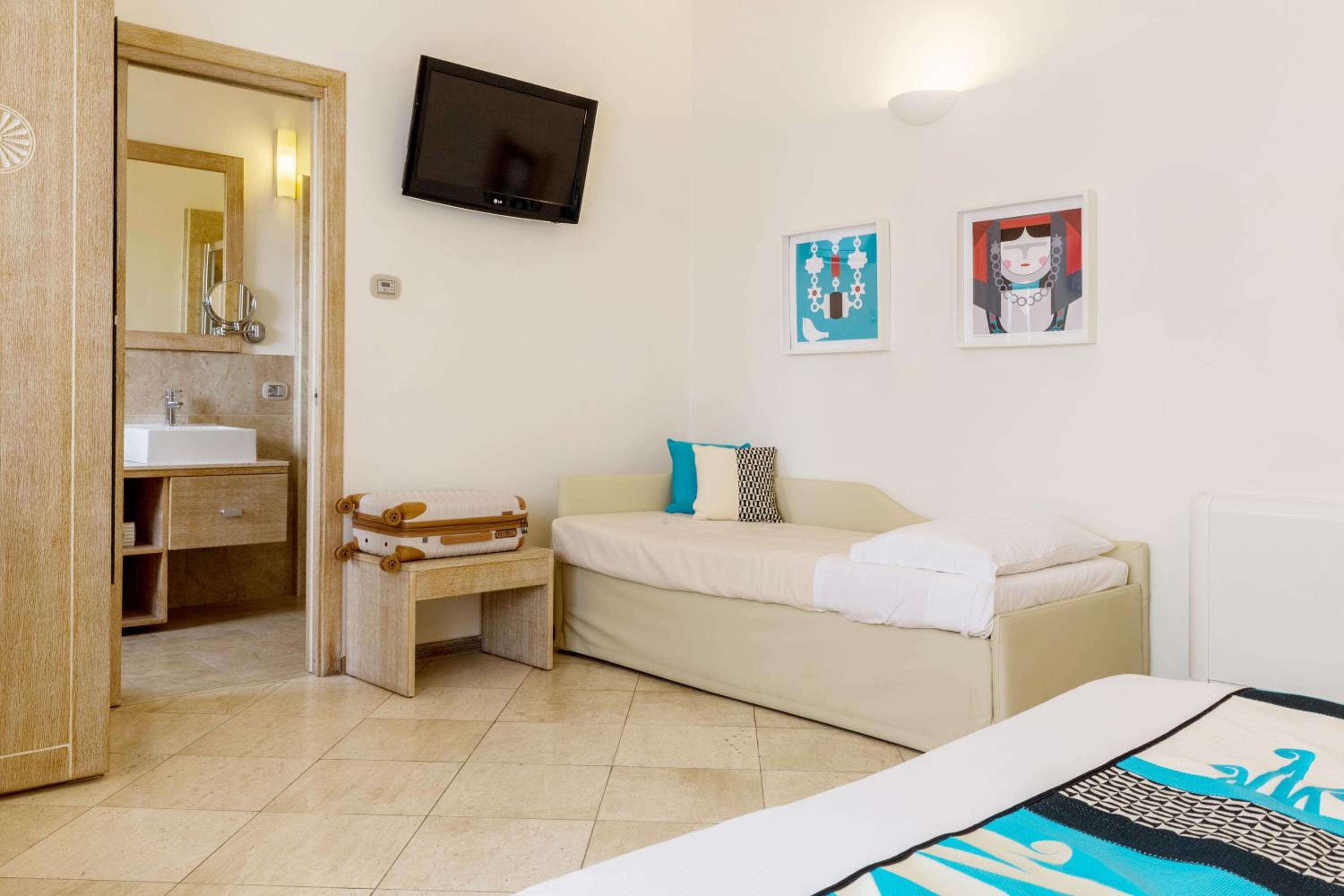 Triple Room - Photo 11