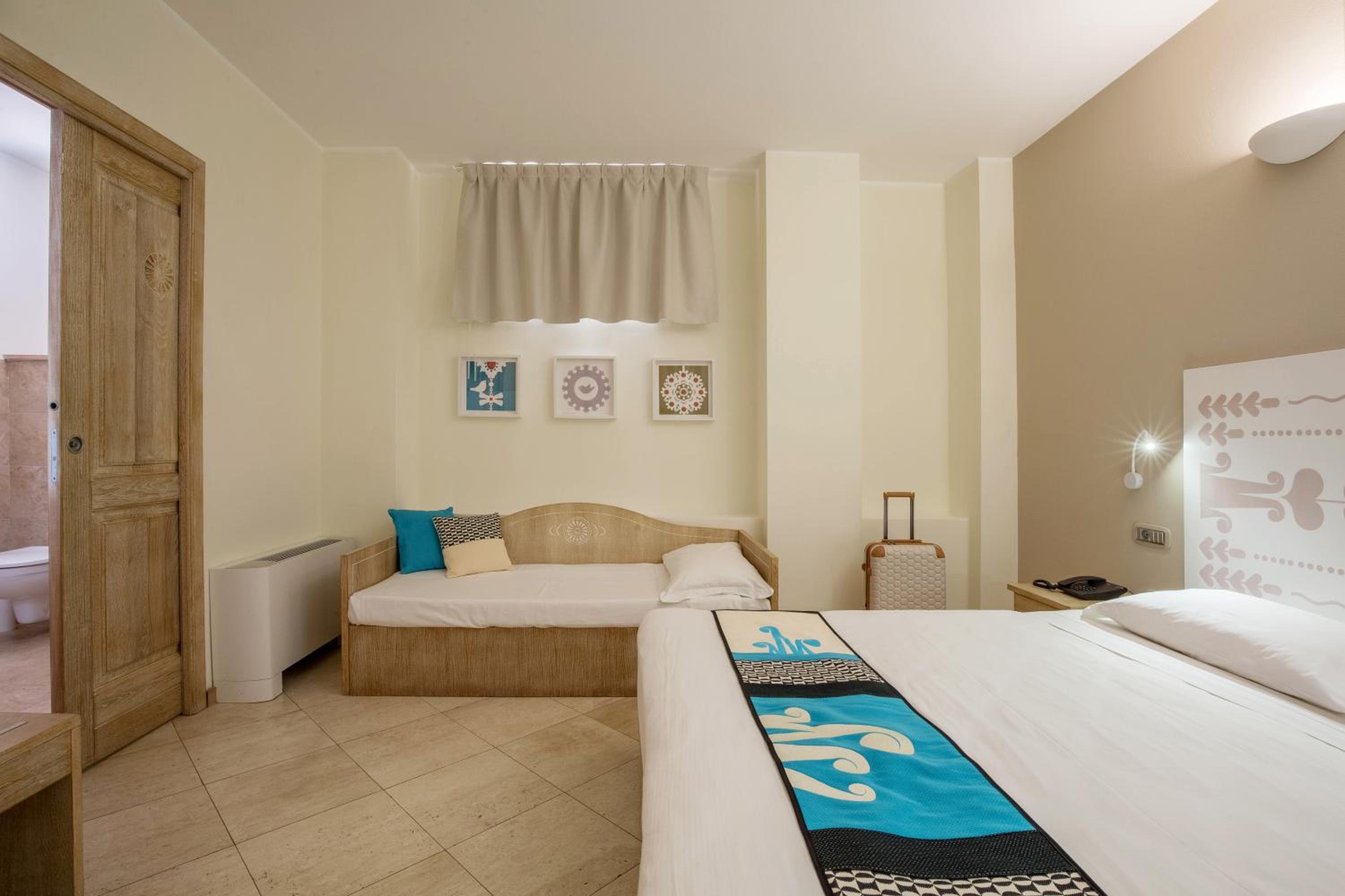 Family Double Room - Photo 5