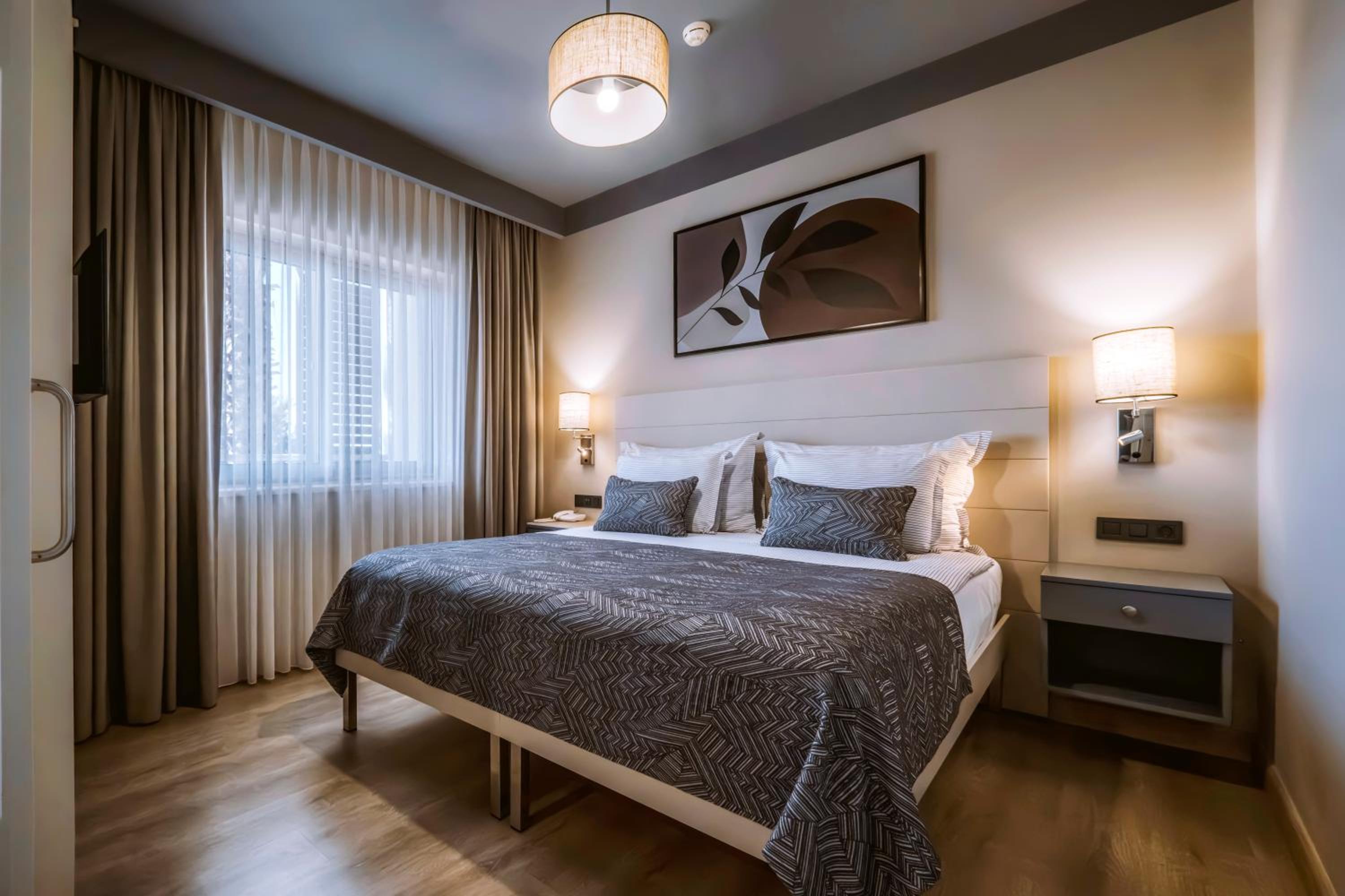 2 Bedroom Deluxe Suite photo 3