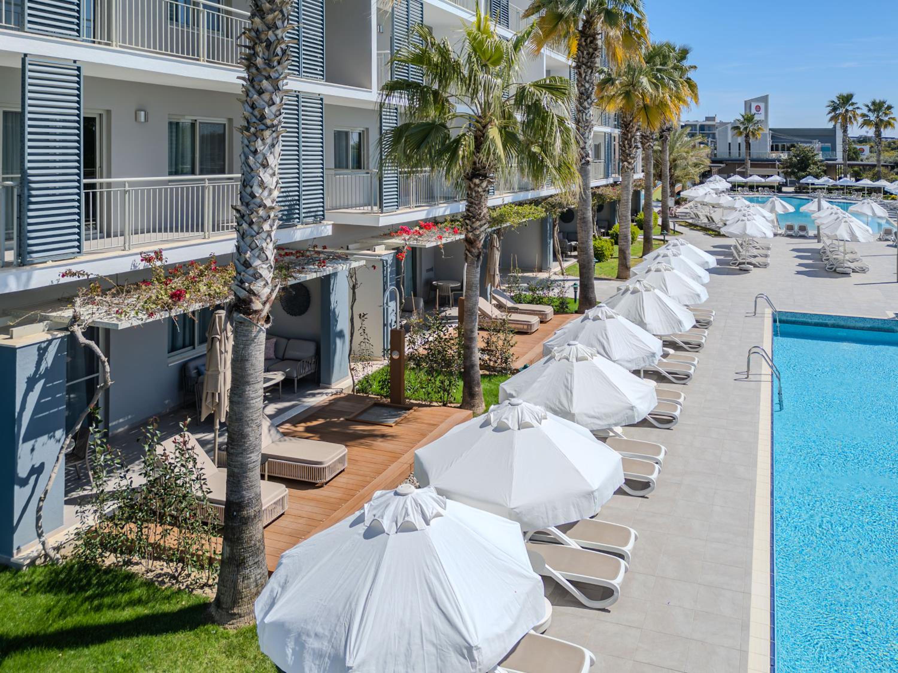 Deluxe Suite with Relax Garden Terrace (2 Adult + 2 Children)