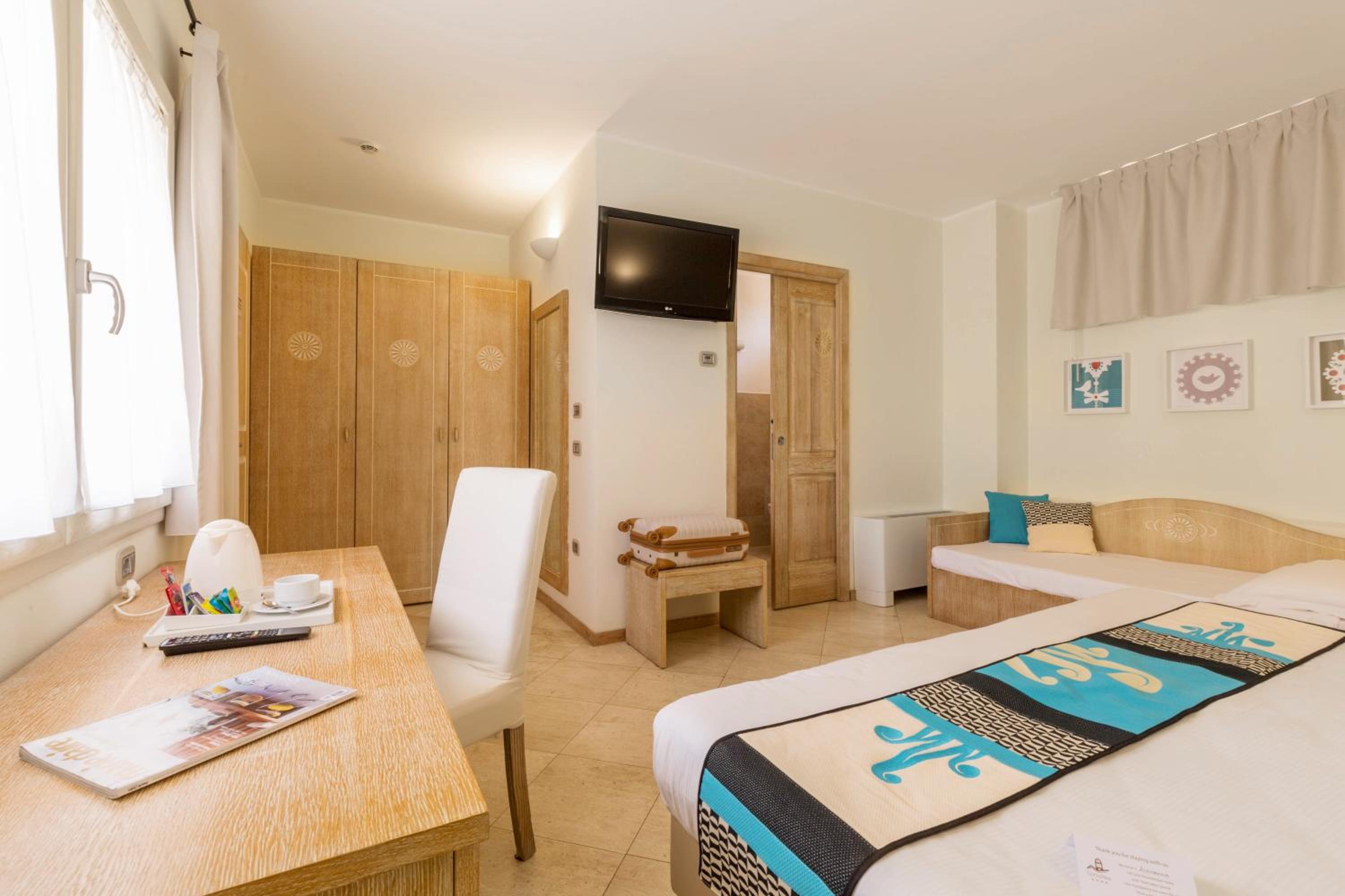 Family Double Room - Photo 4