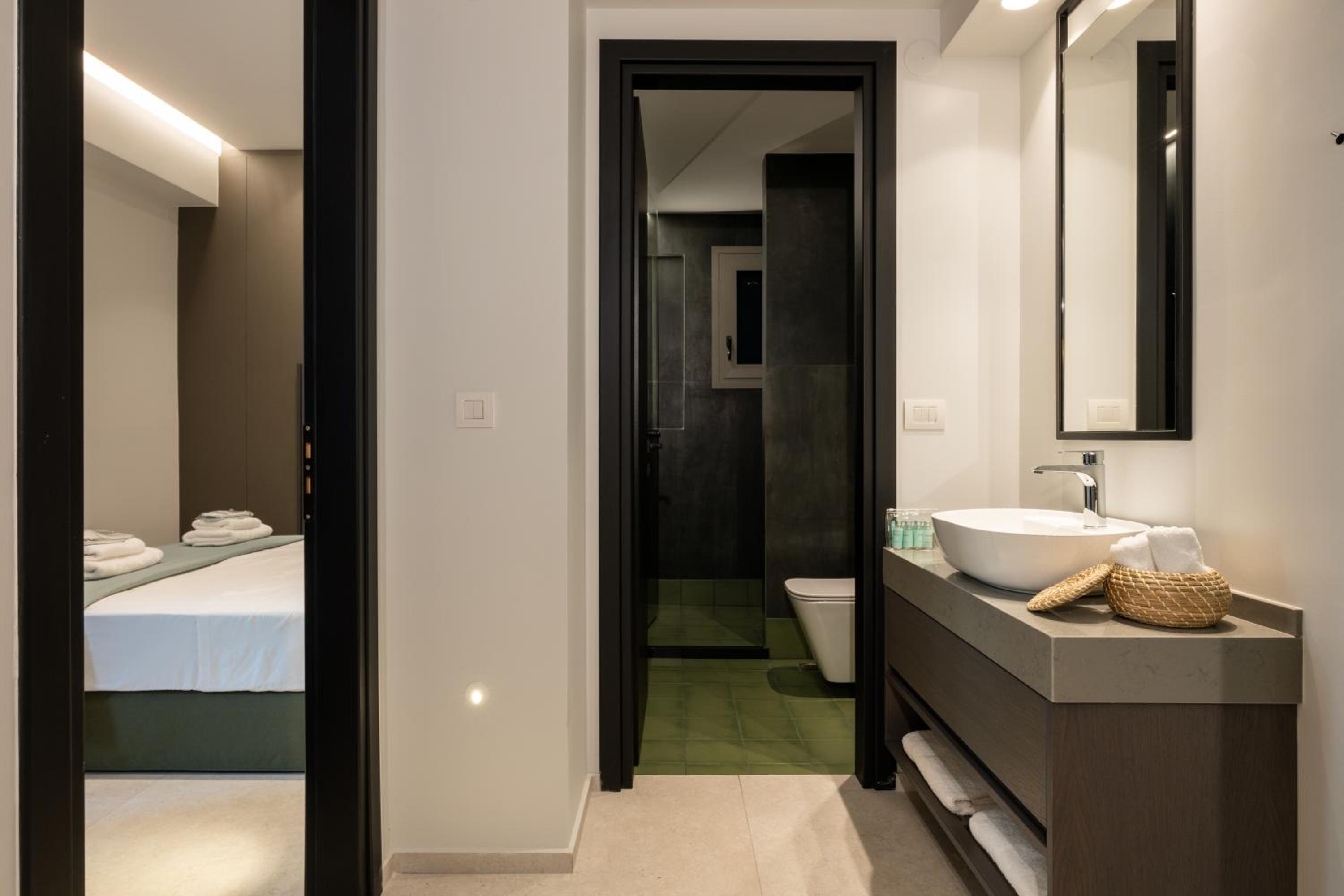 One-Bedroom Deluxe Apartment photo 2