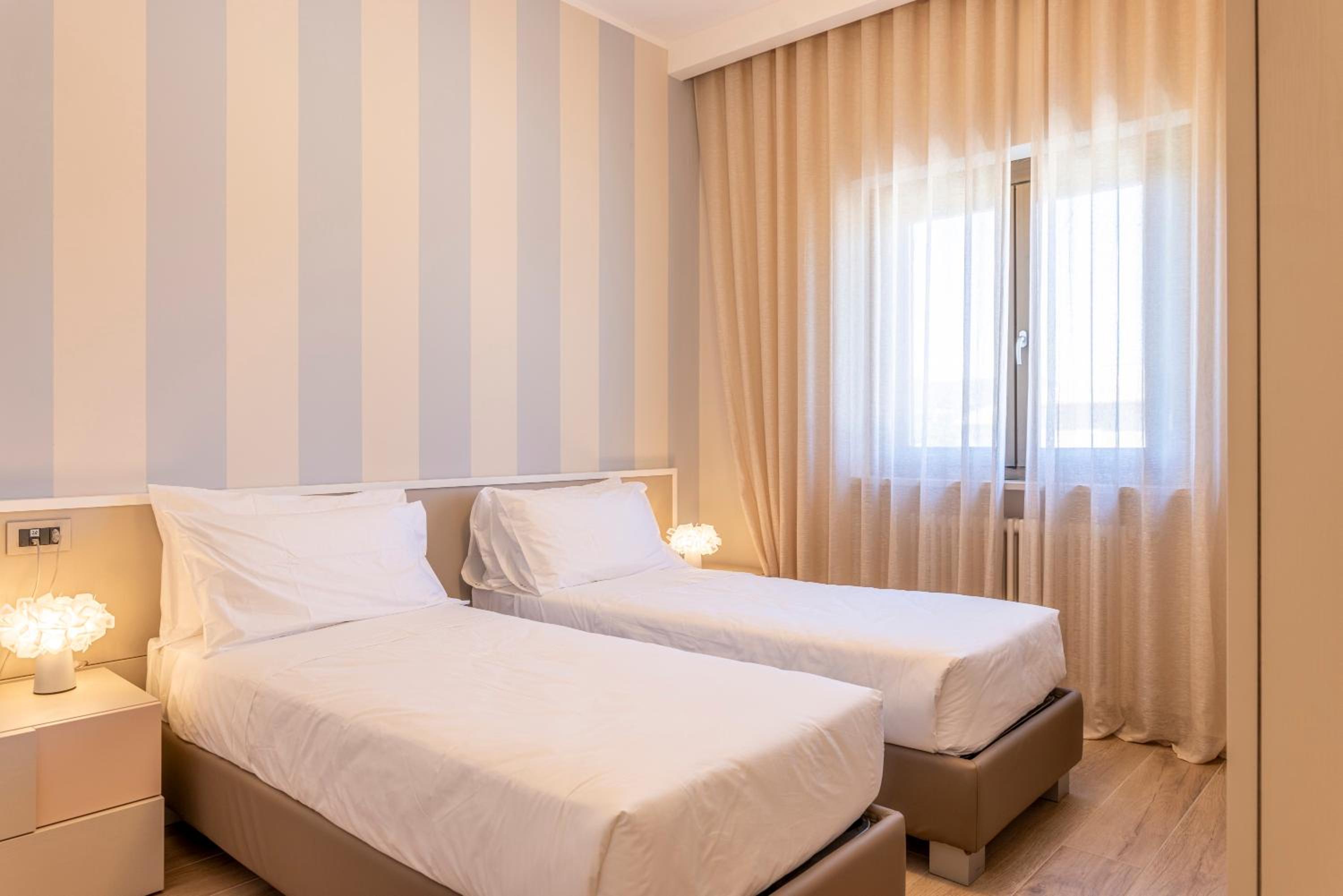 Executive Suite - Photo 3