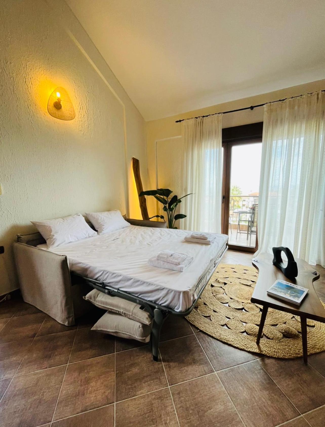 Studio Apartment with Sea View photo 2