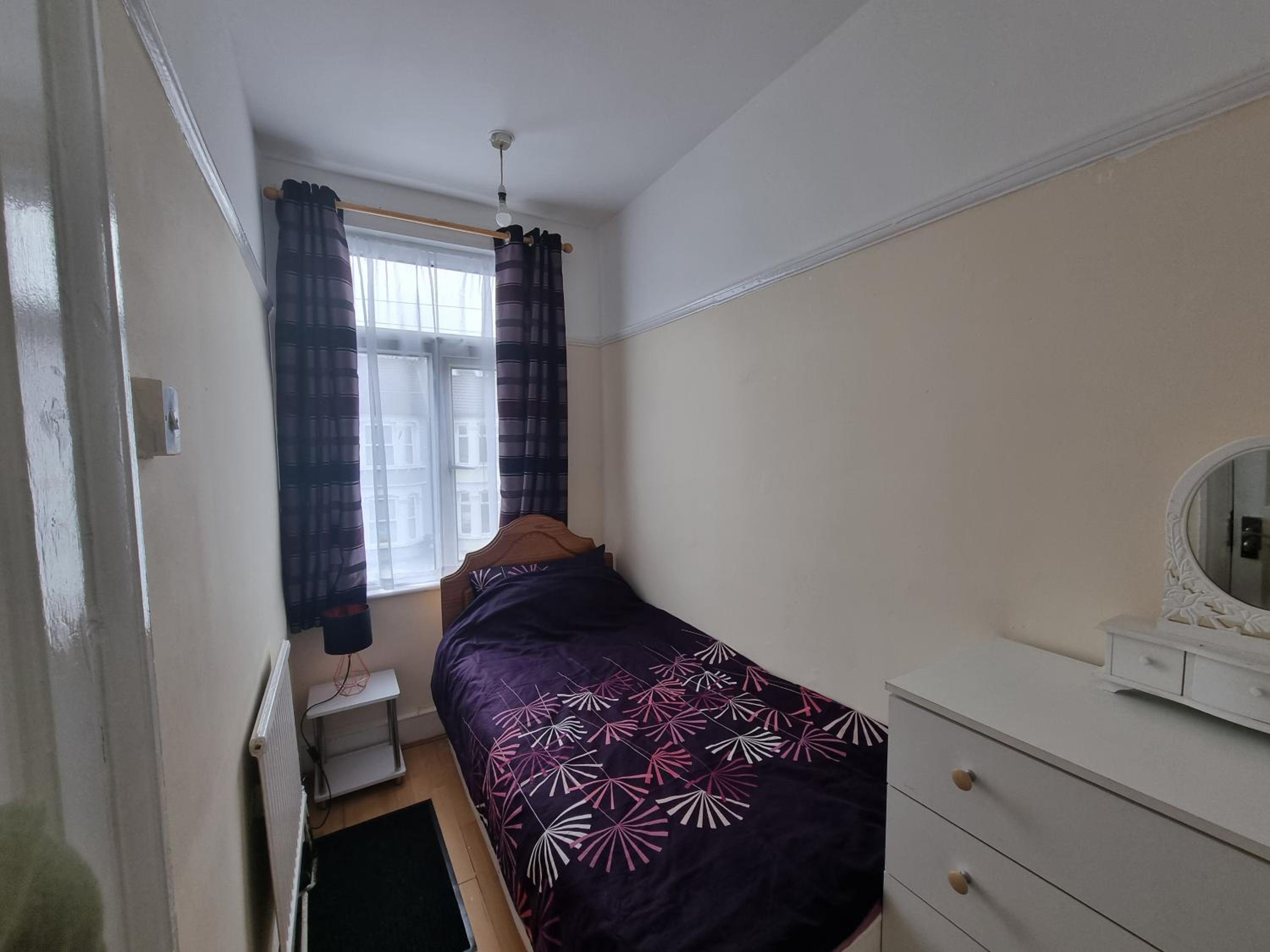 Standard Single Room With Shared Bathroom photo 1