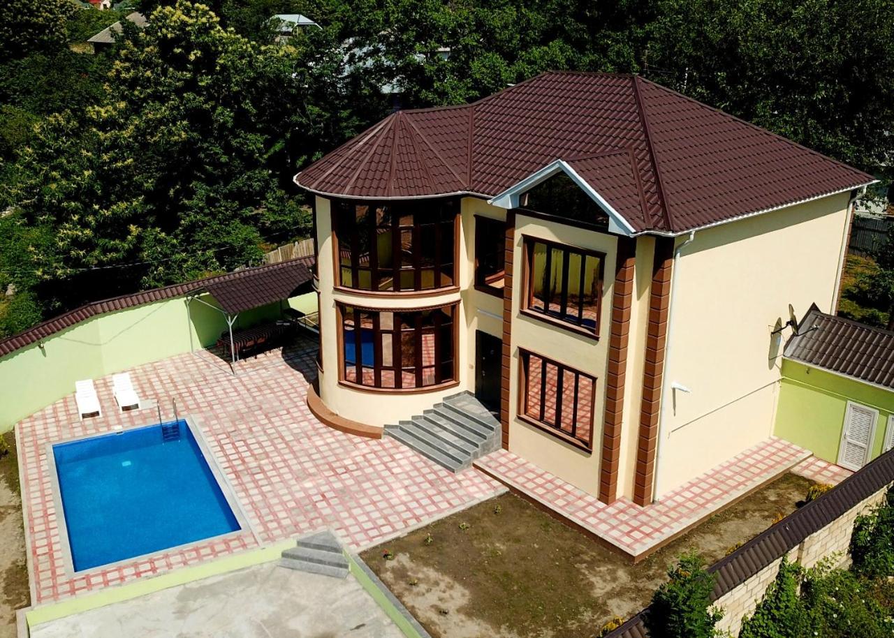 Villa photo 2