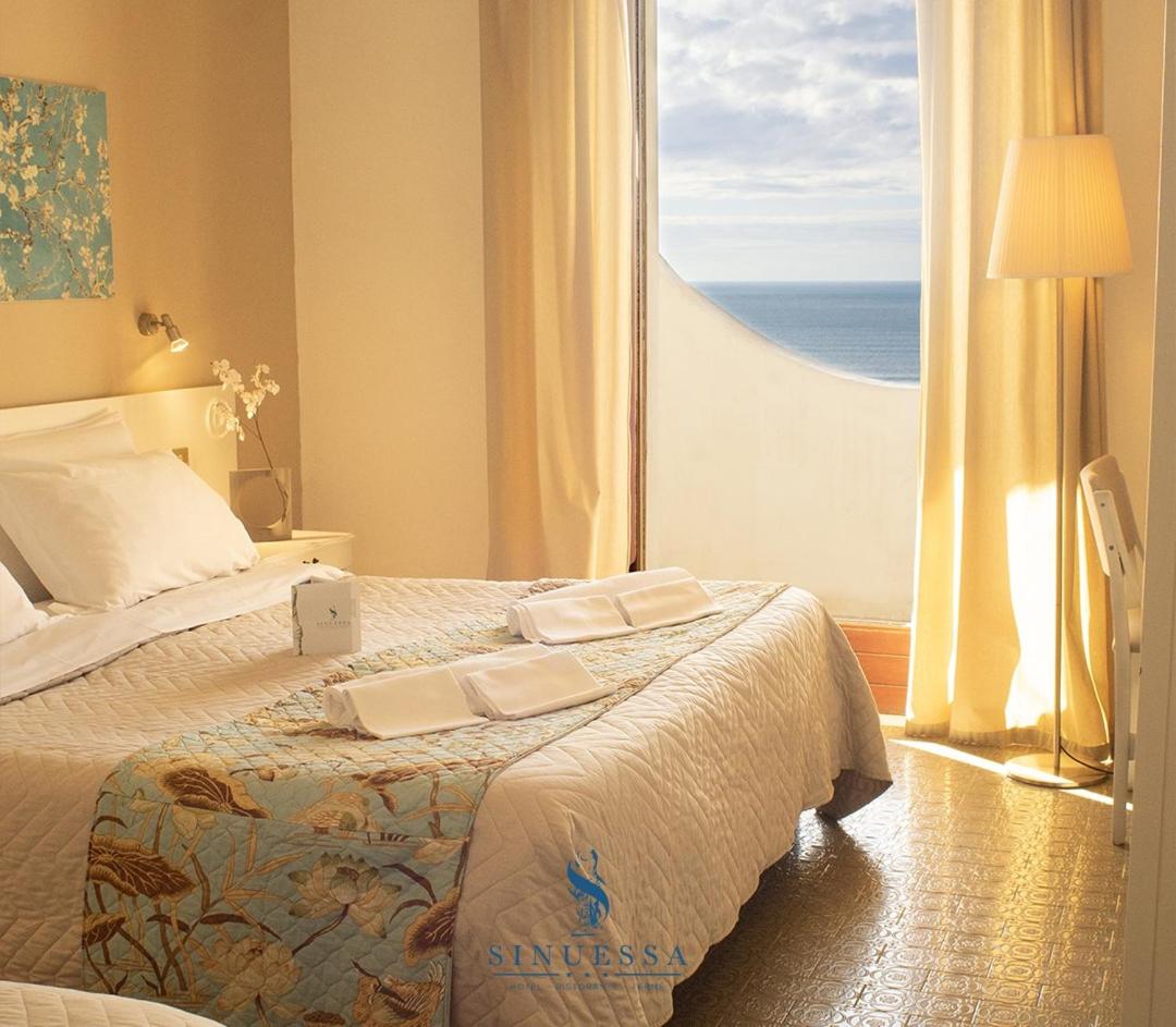 Double Room with Balcony and Sea View photo 3