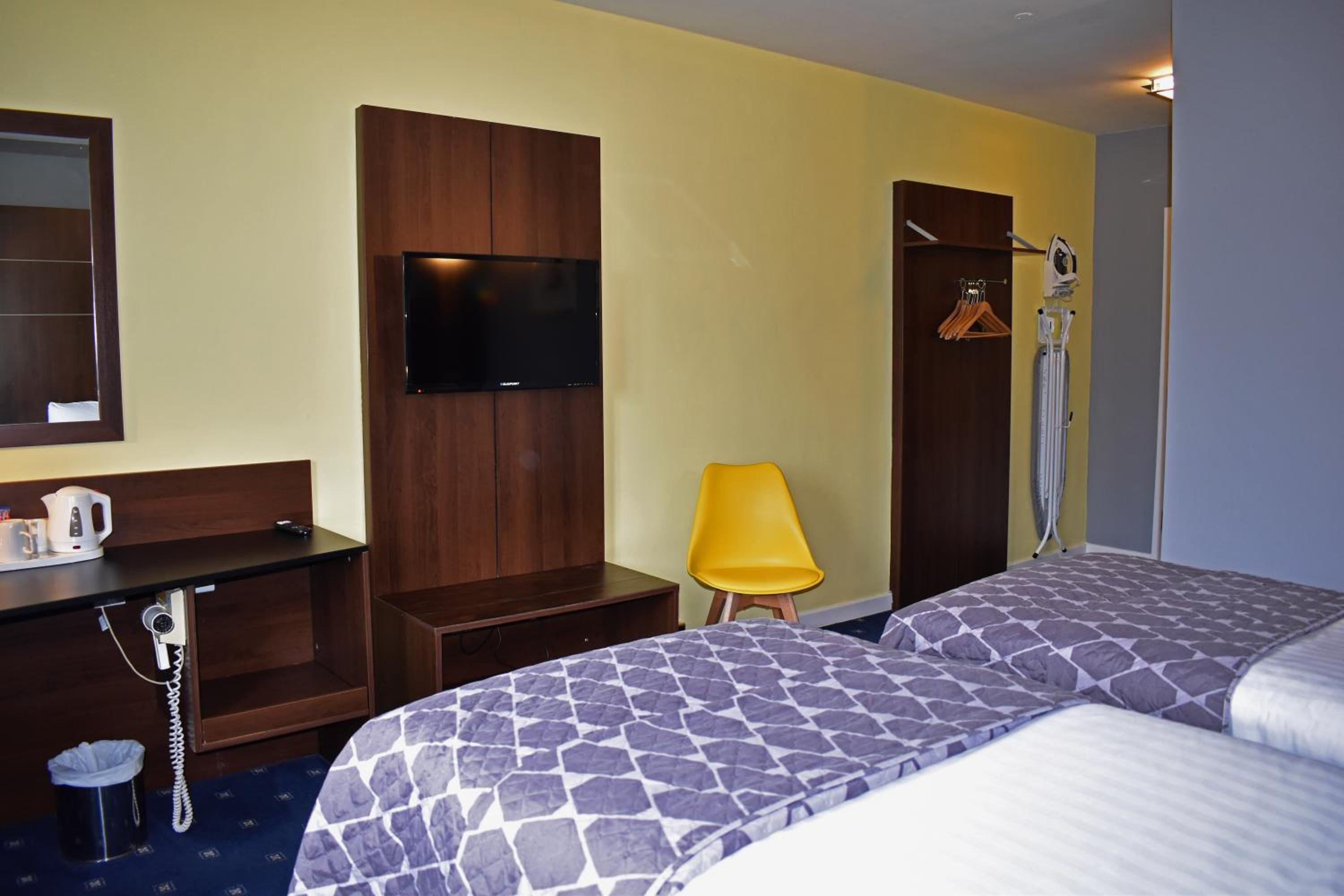 Business Twin Room - Photo 8