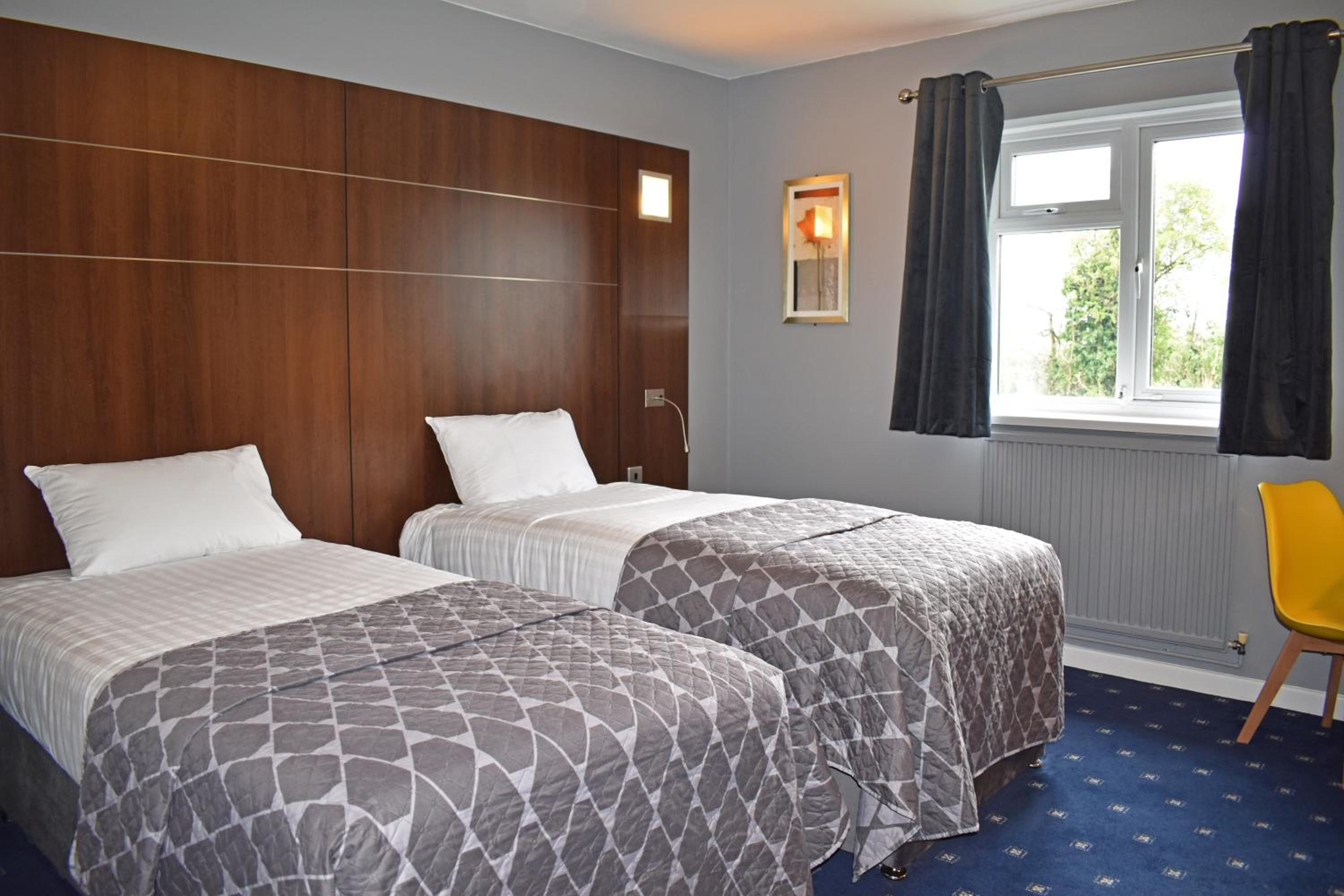 Business Twin Room - Photo 16
