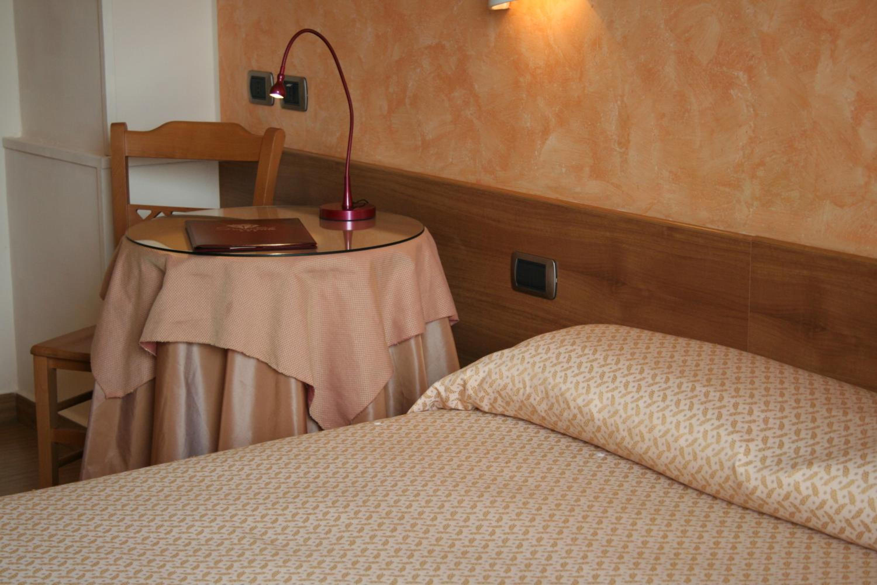 Economy Double Room photo 2