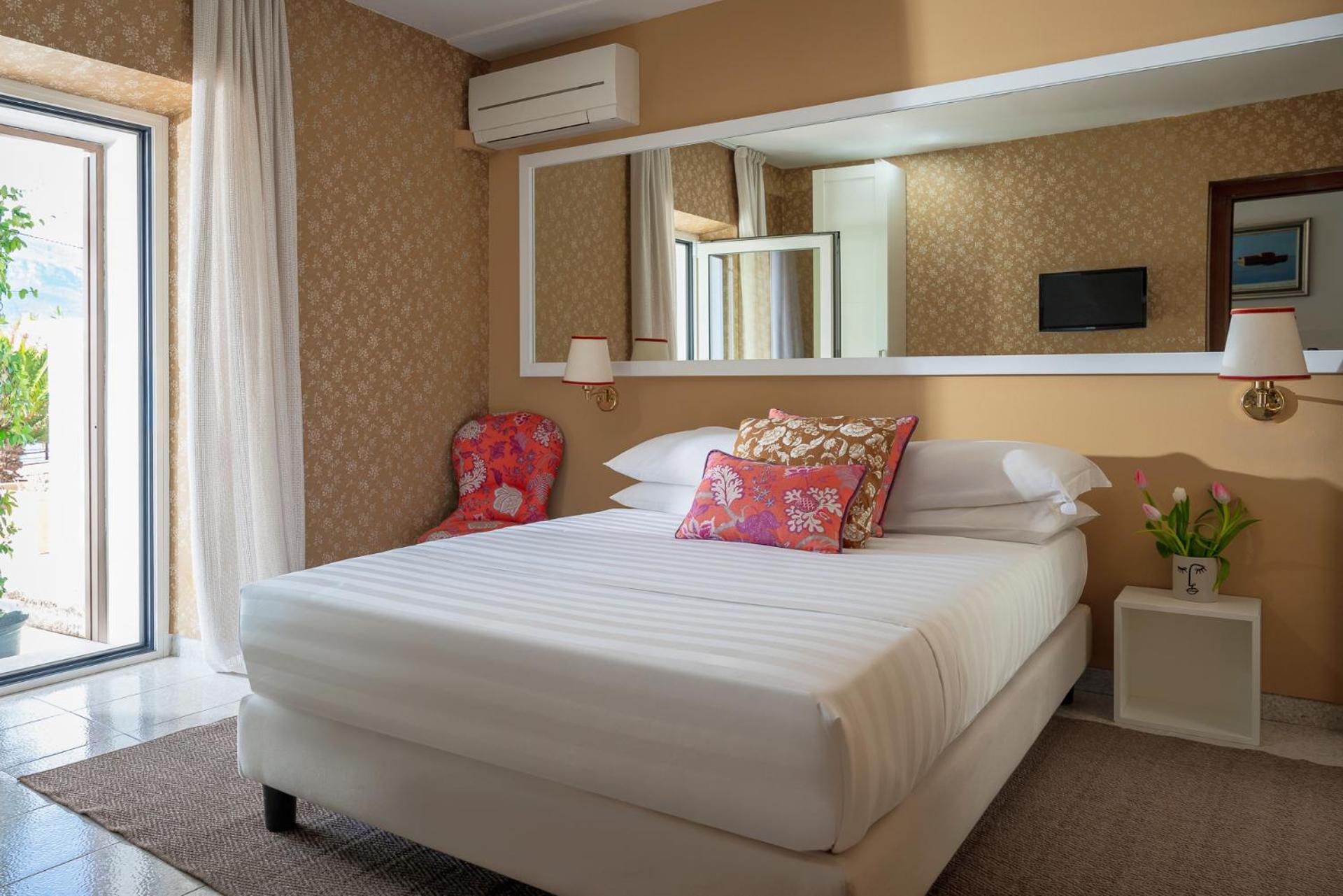 Double Room with Patio photo 1