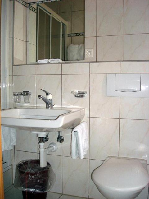 Double Room with Bathroom - Photo 5