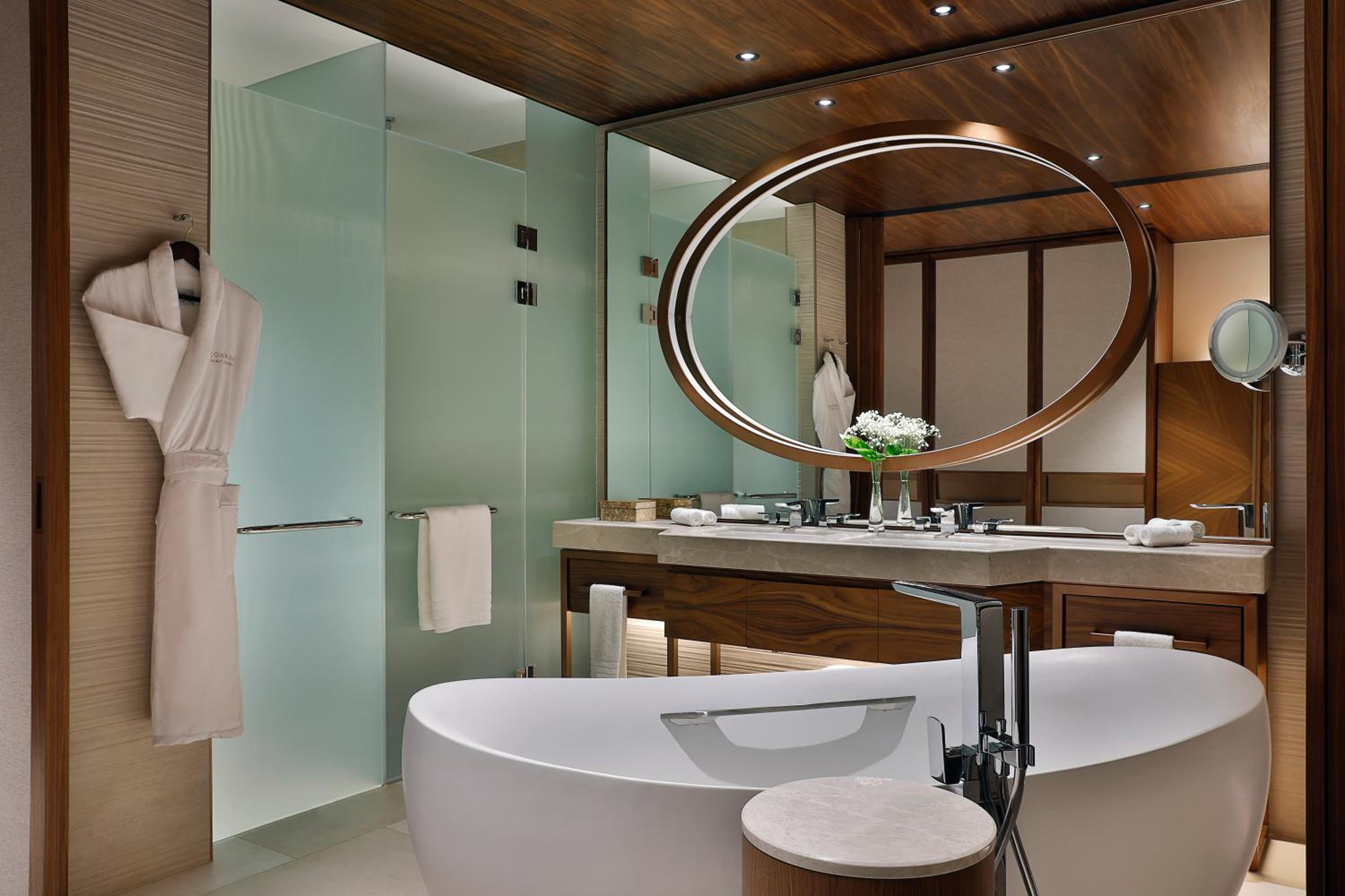Deluxe King Room - Photo 2