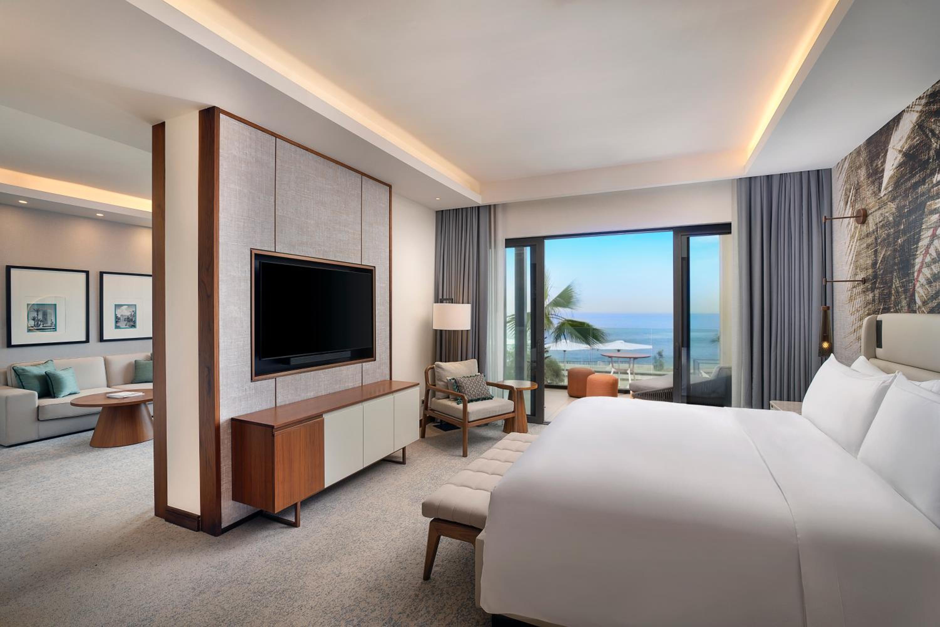 Junior King Suite with Ocean View - Photo 4