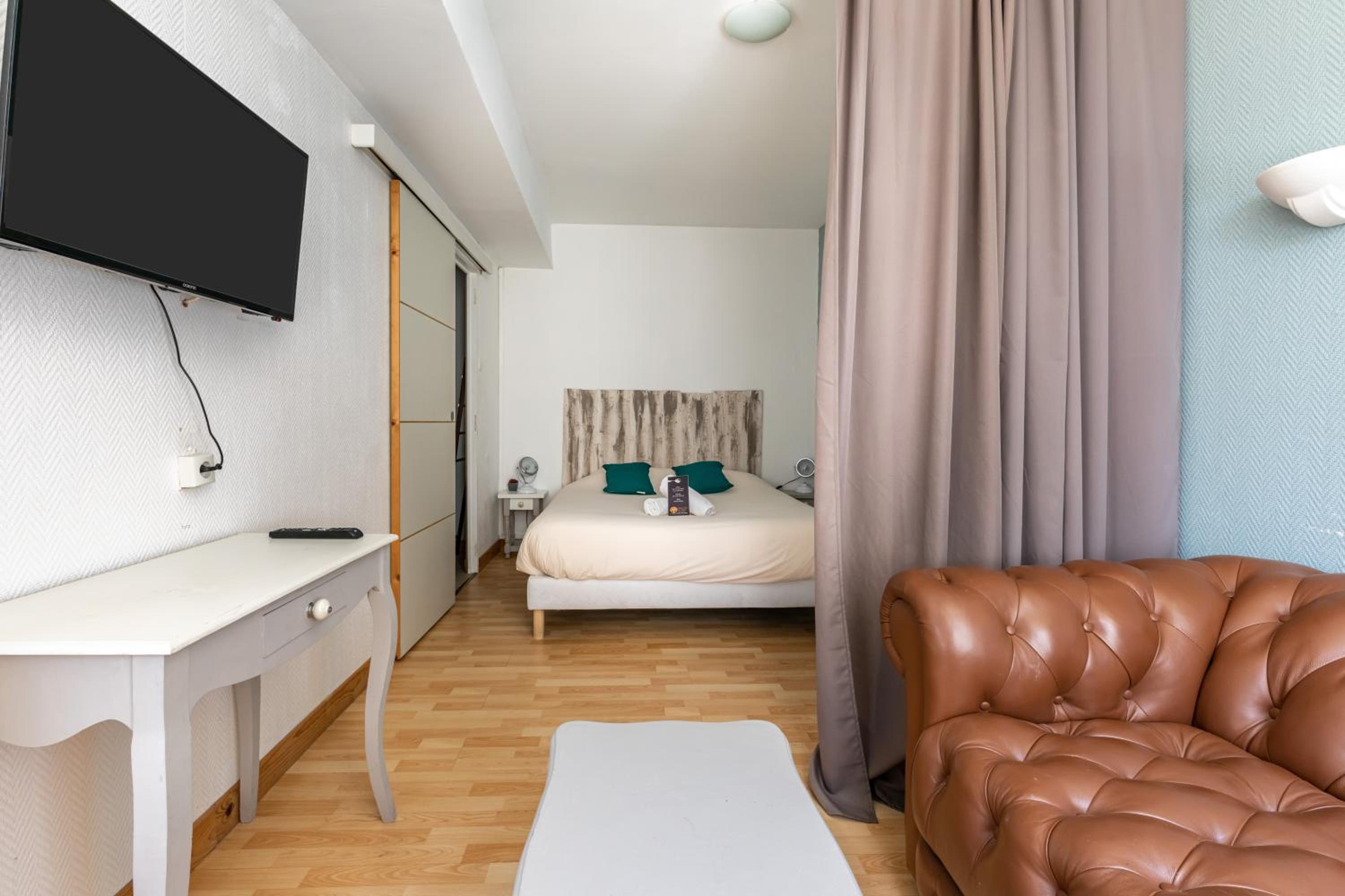 Family Double Room - Photo 9