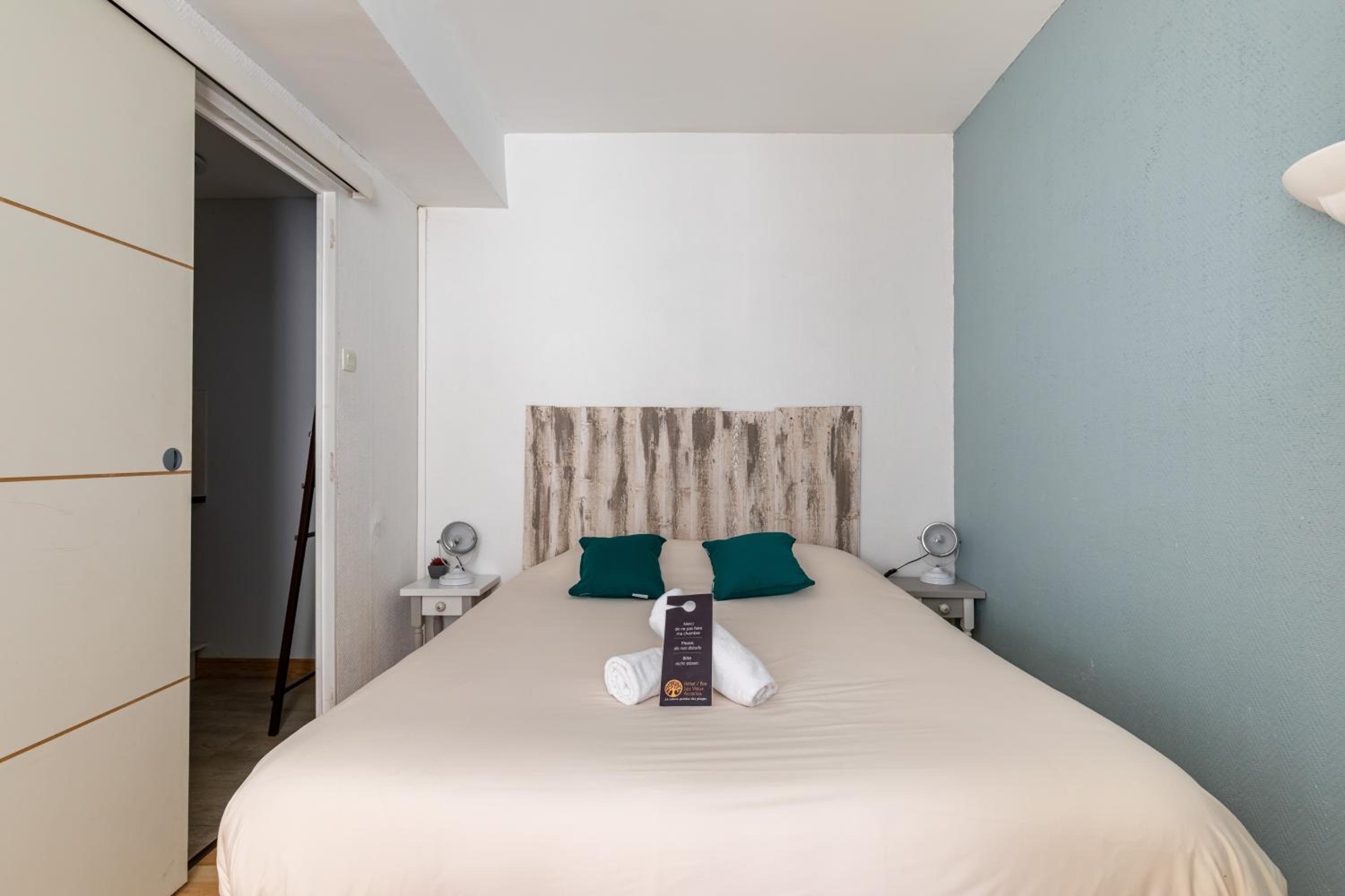 Family Double Room - Photo 10