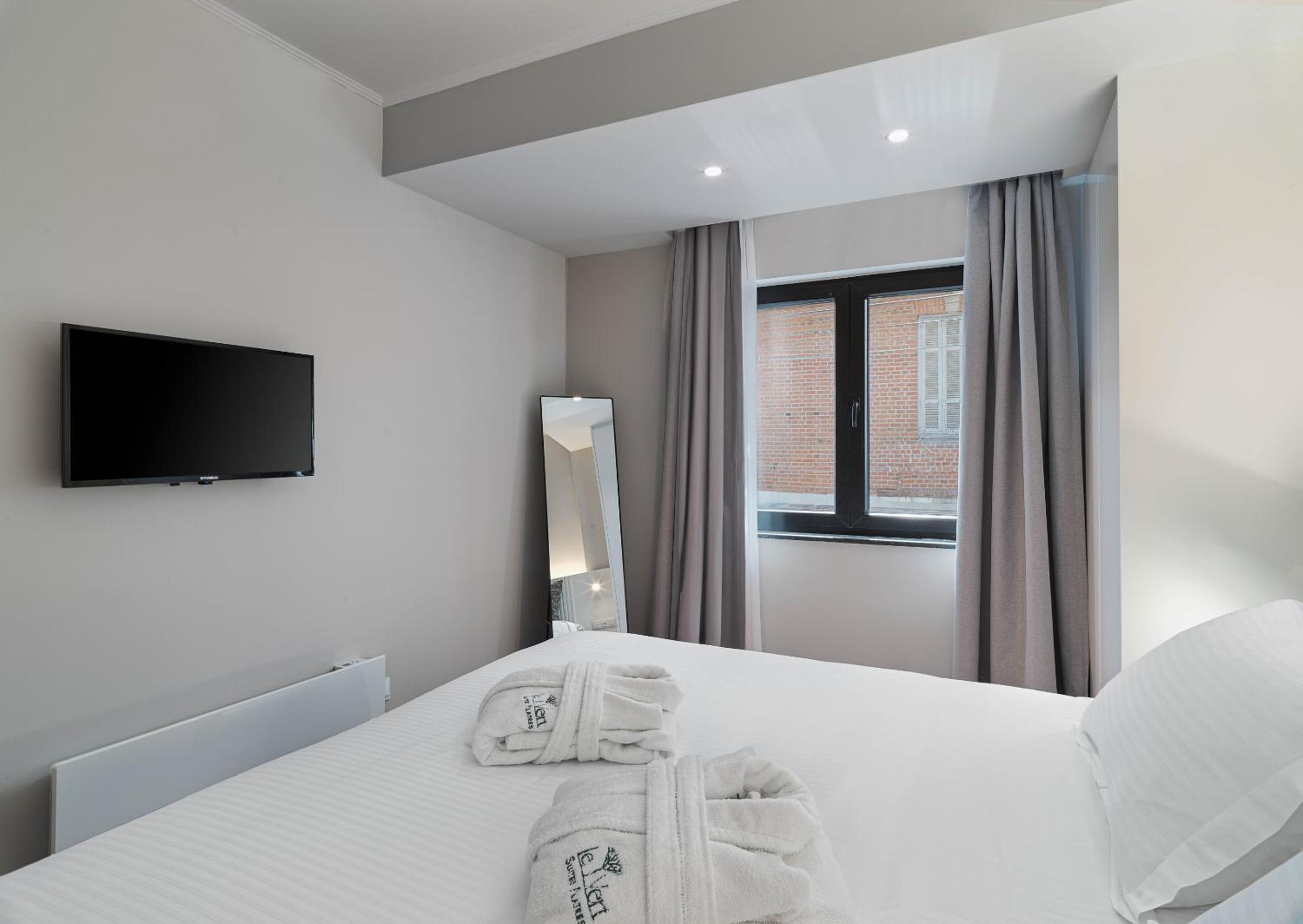 Two-Bedroom Deluxe Apartment with Balcony